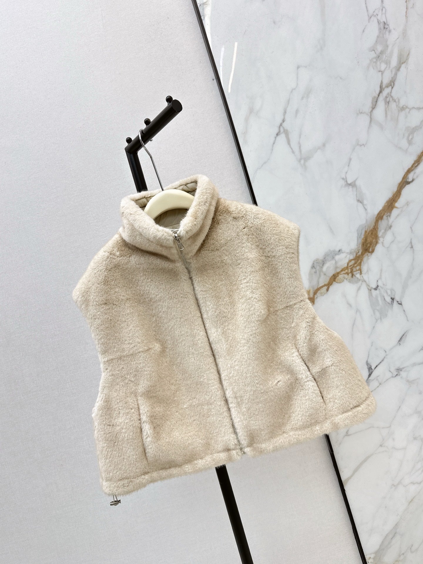 25FW reversible faux fur vest jacket