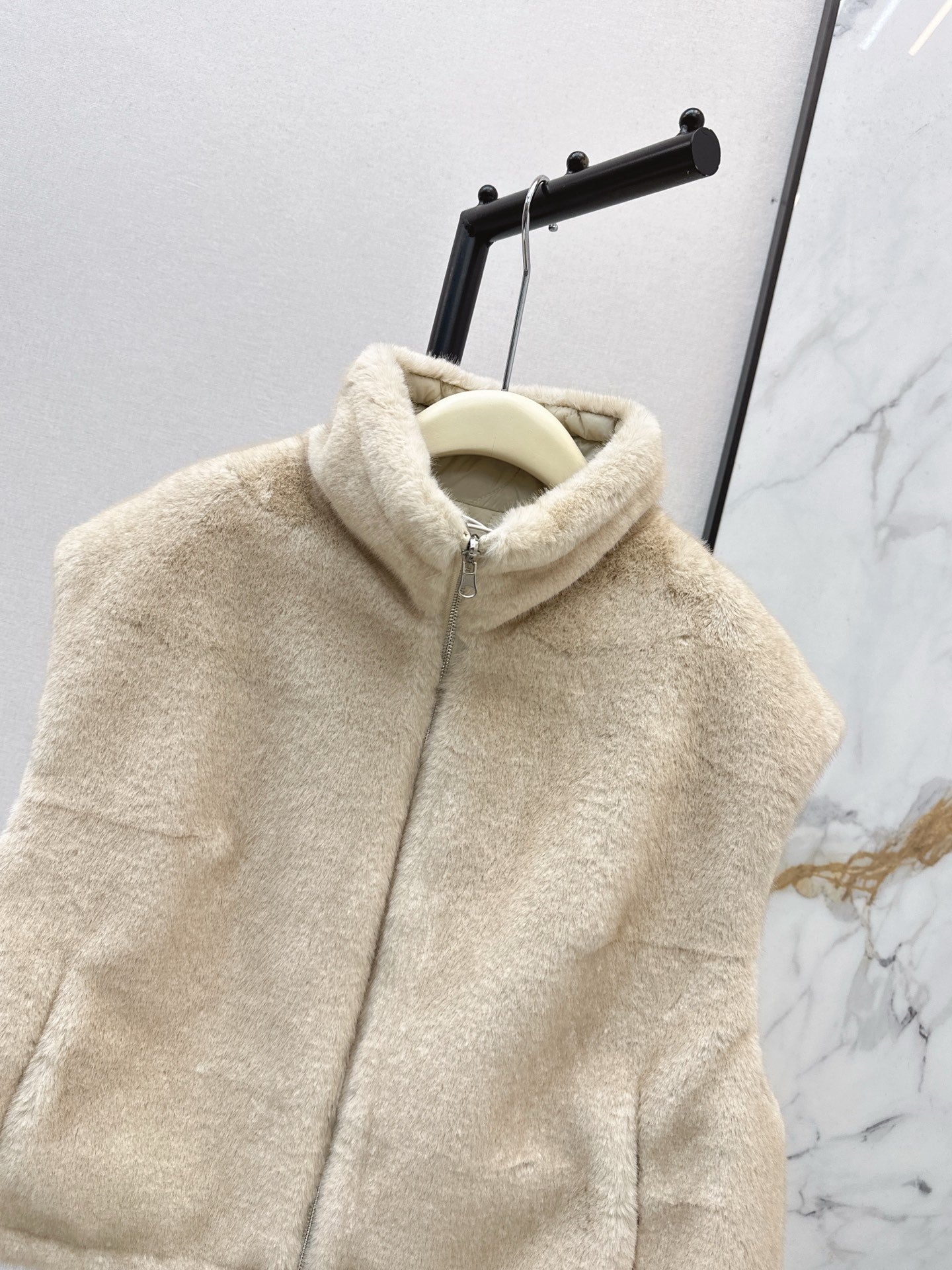 25FW reversible faux fur vest jacket