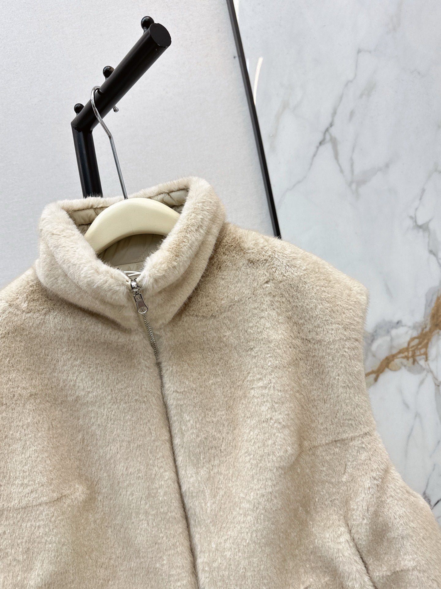 25FW reversible faux fur vest jacket