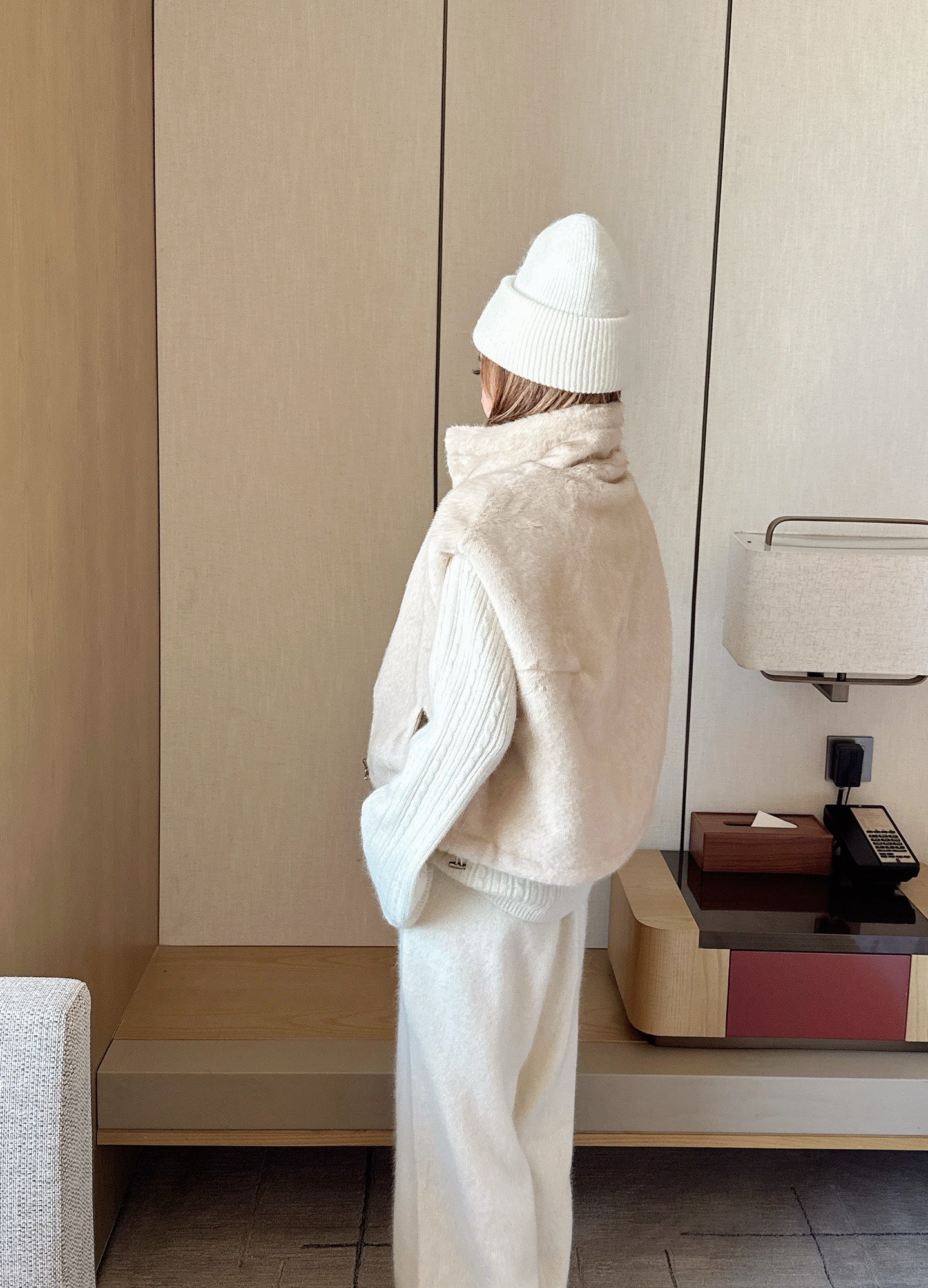 25FW reversible faux fur vest jacket