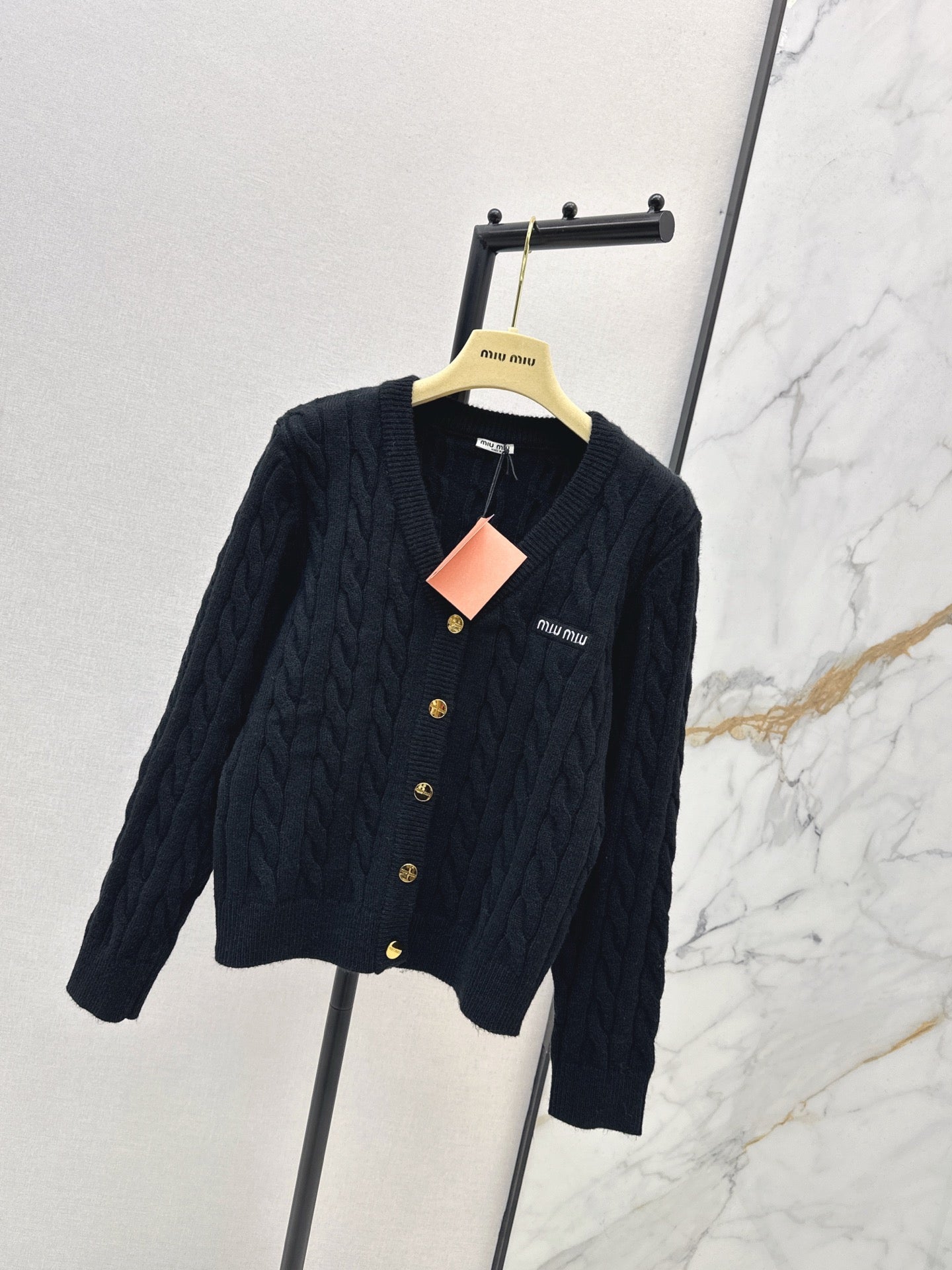 25FW NEW cable knit cardigan