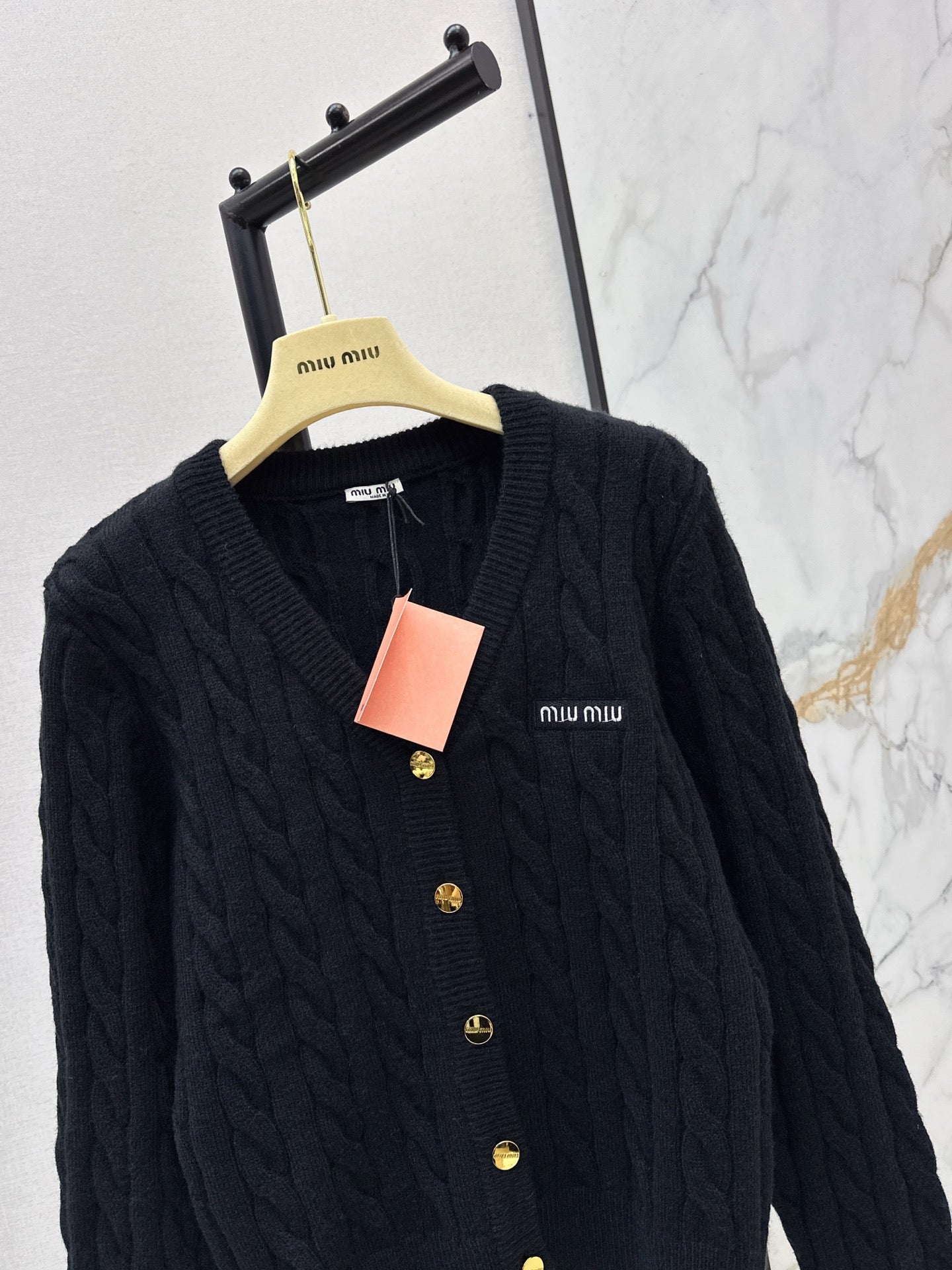 25FW NEW cable knit cardigan