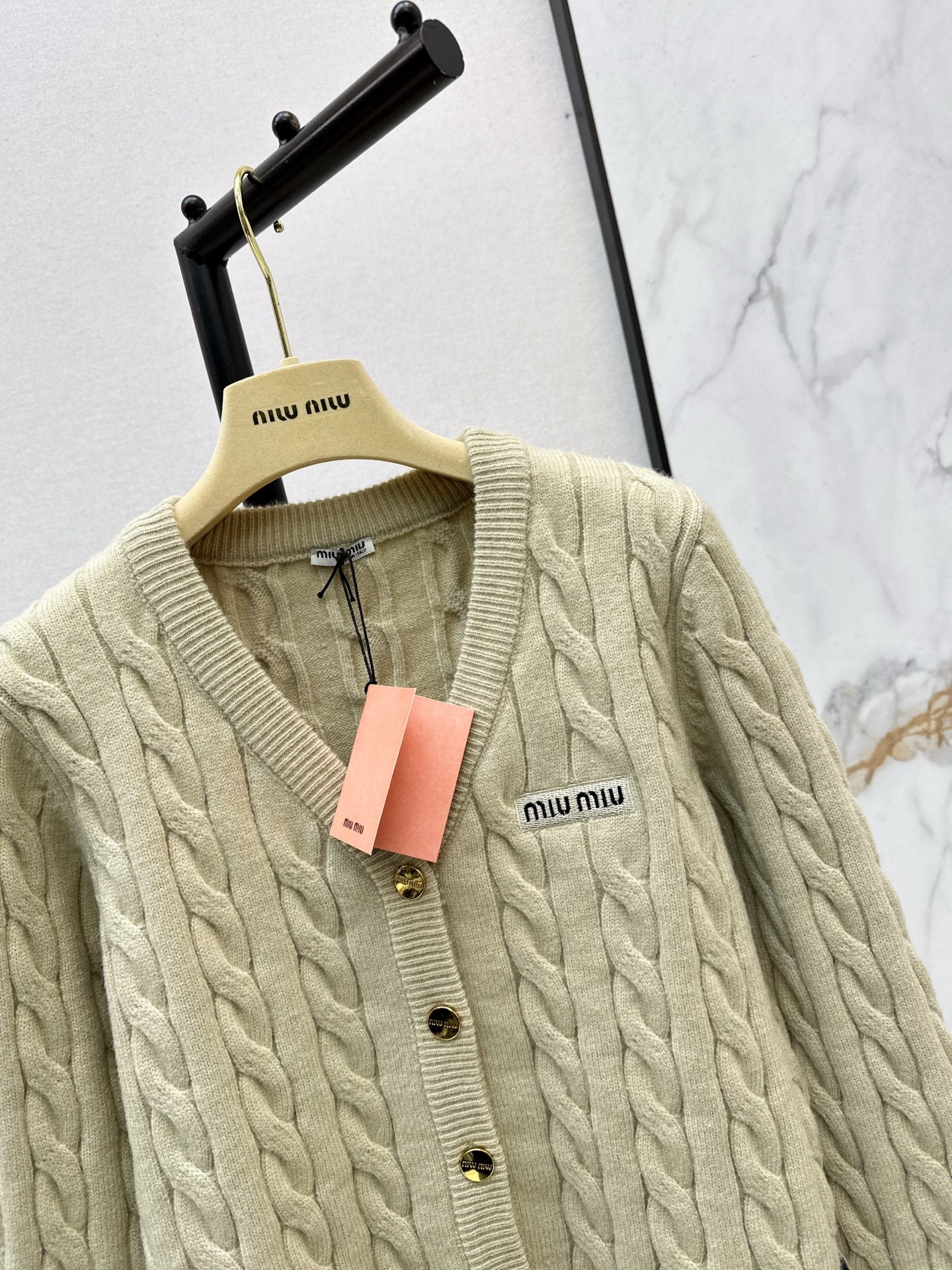 25FW NEW cable knit cardigan