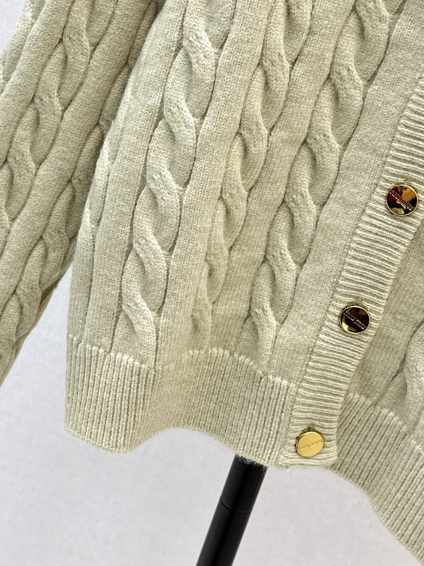 25FW NEW cable knit cardigan