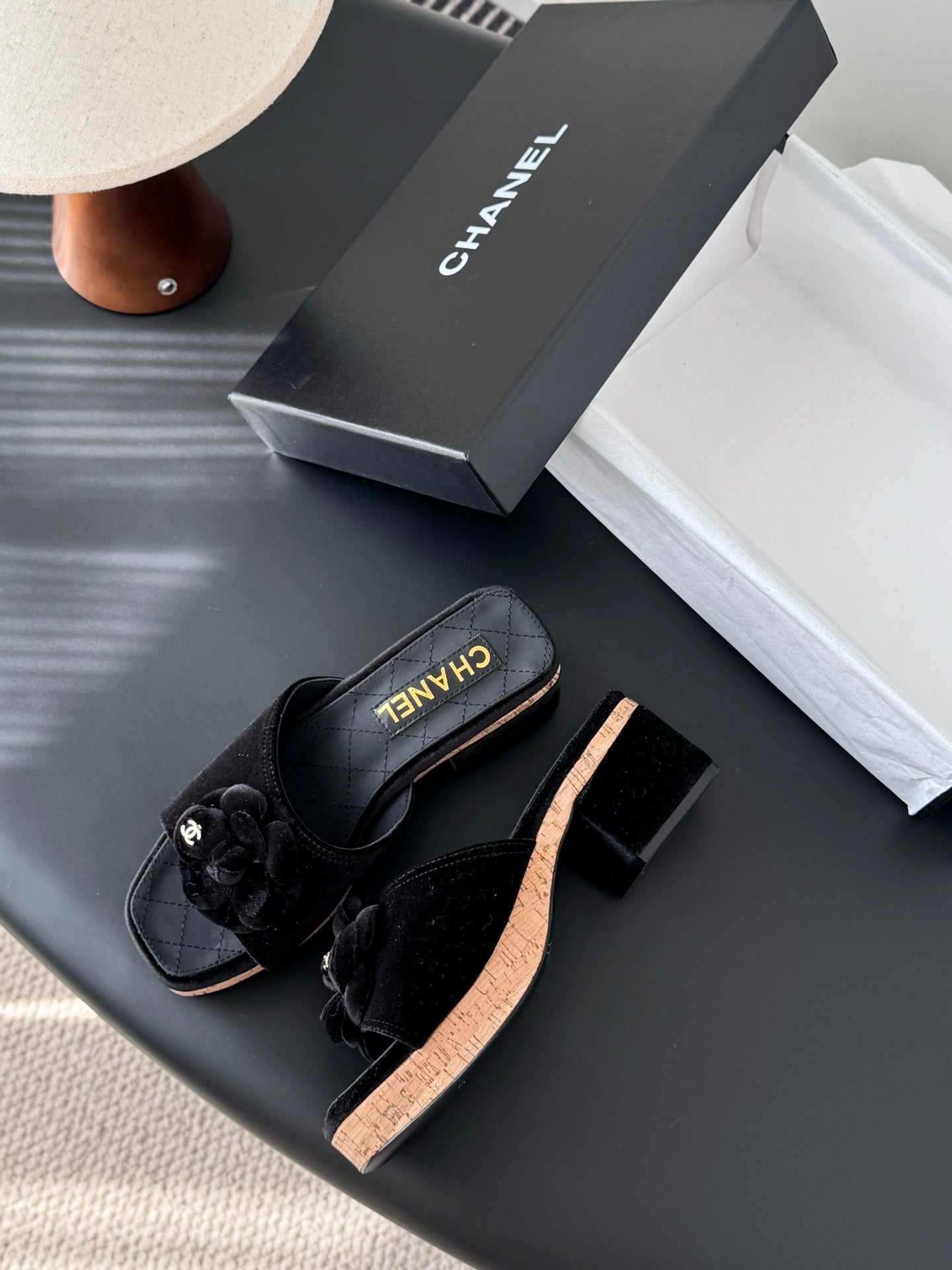 26SS Kamelien-Sandalen