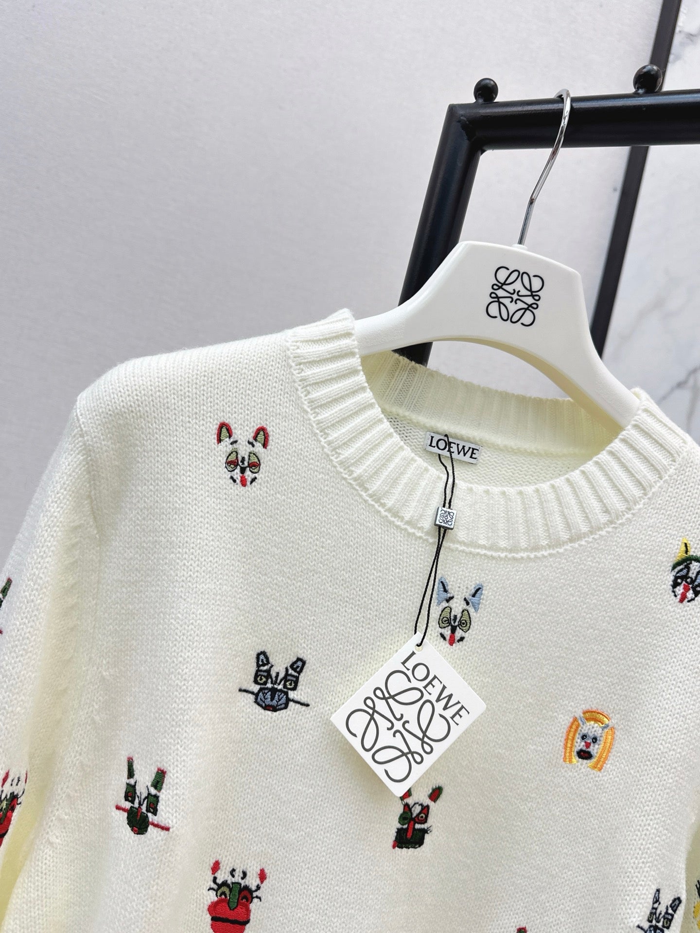 25FW embroidery sweater