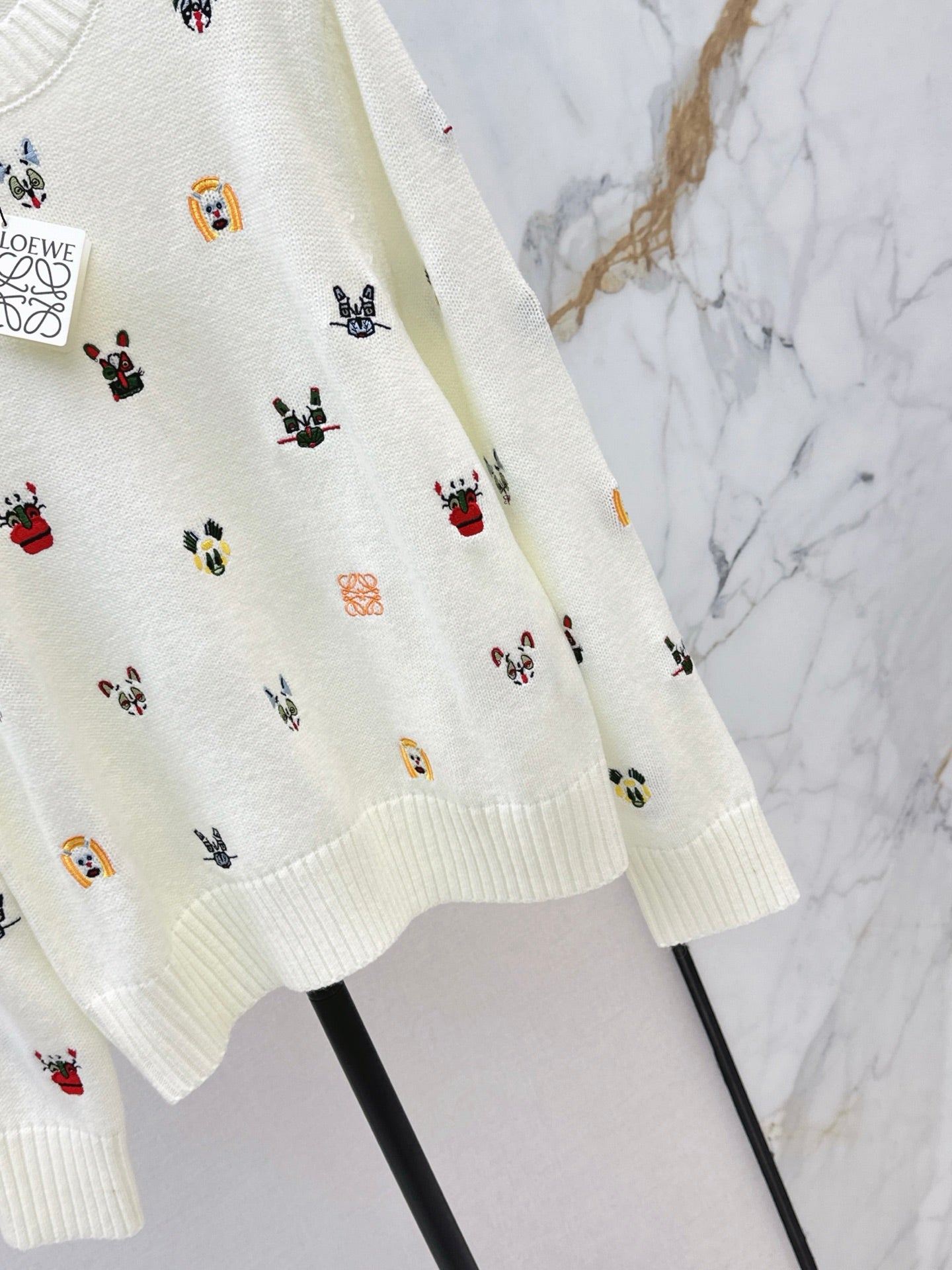 25FW embroidery sweater