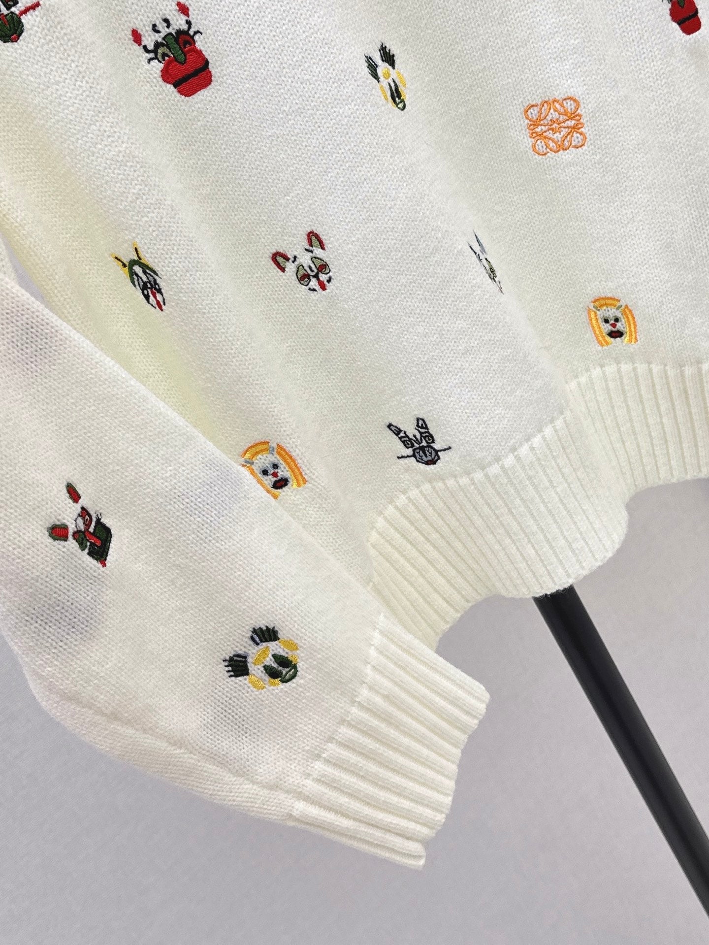 25FW embroidery sweater