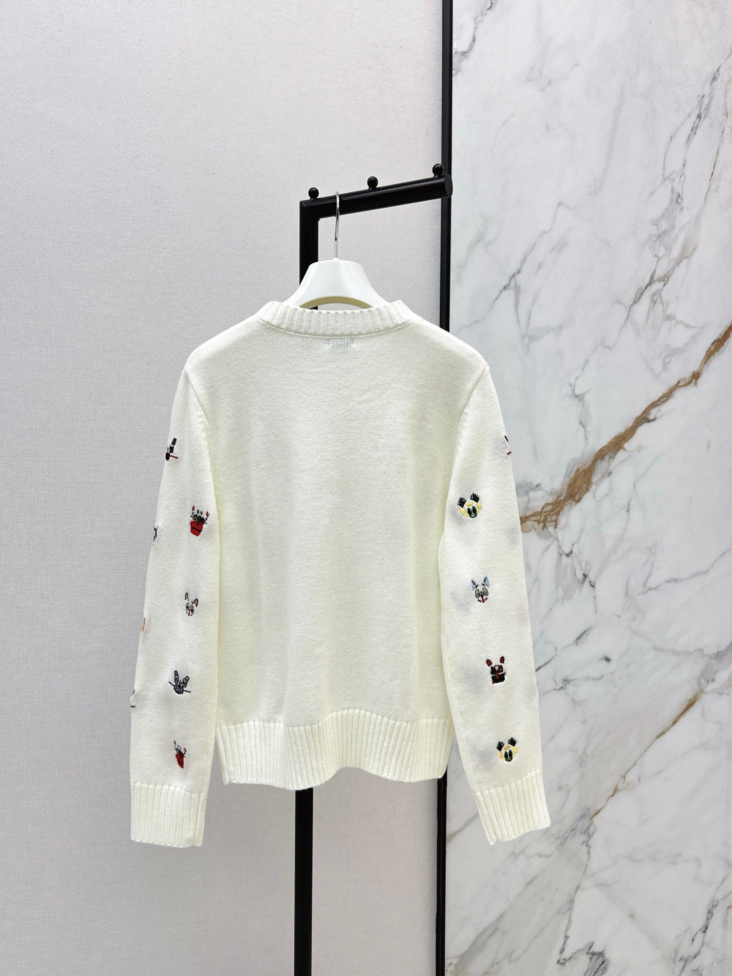 25FW embroidery sweater