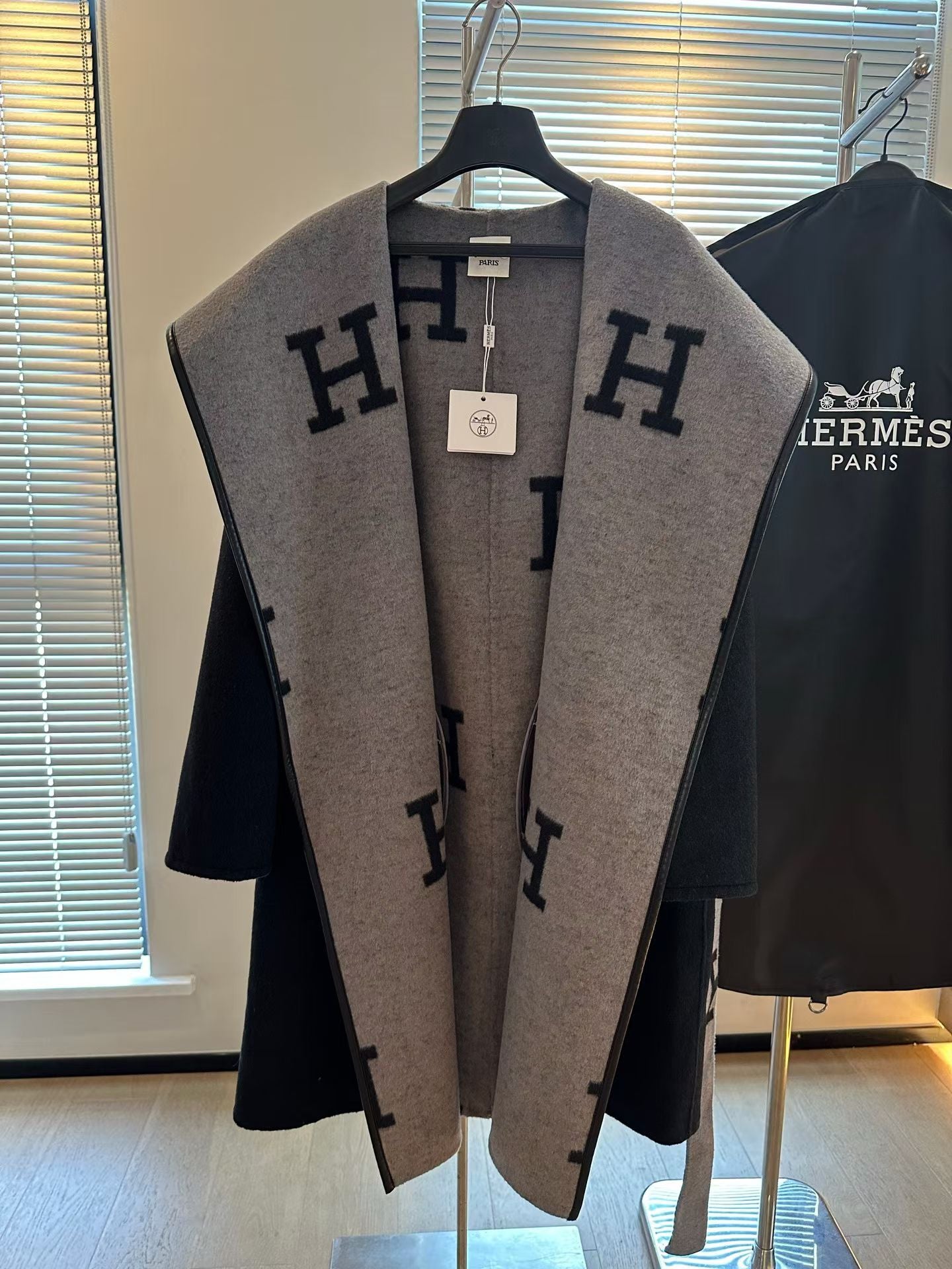 25FW NEW silhouette hooded cashmere coat