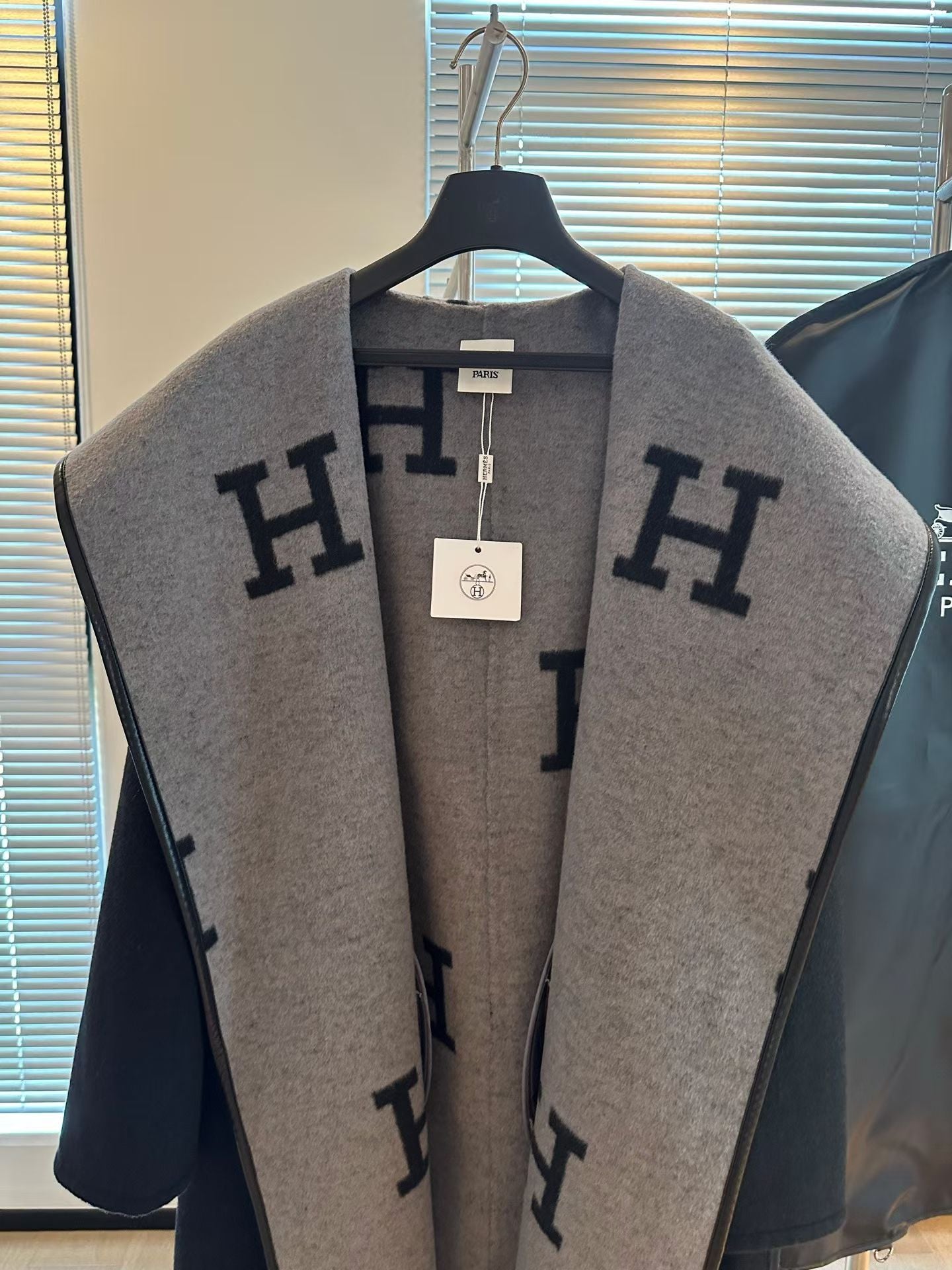 25FW NEW silhouette hooded cashmere coat