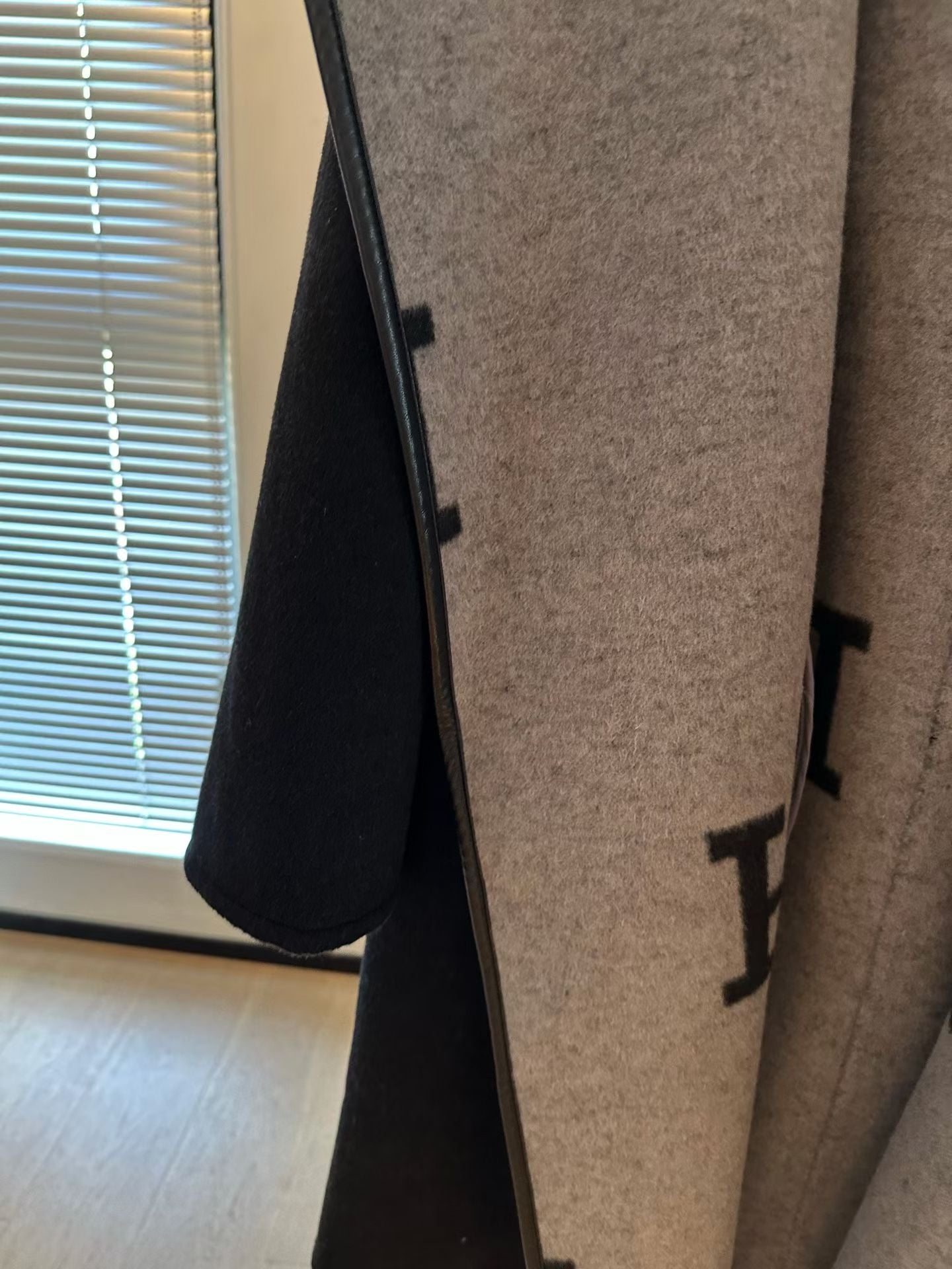 25FW NEW silhouette hooded cashmere coat