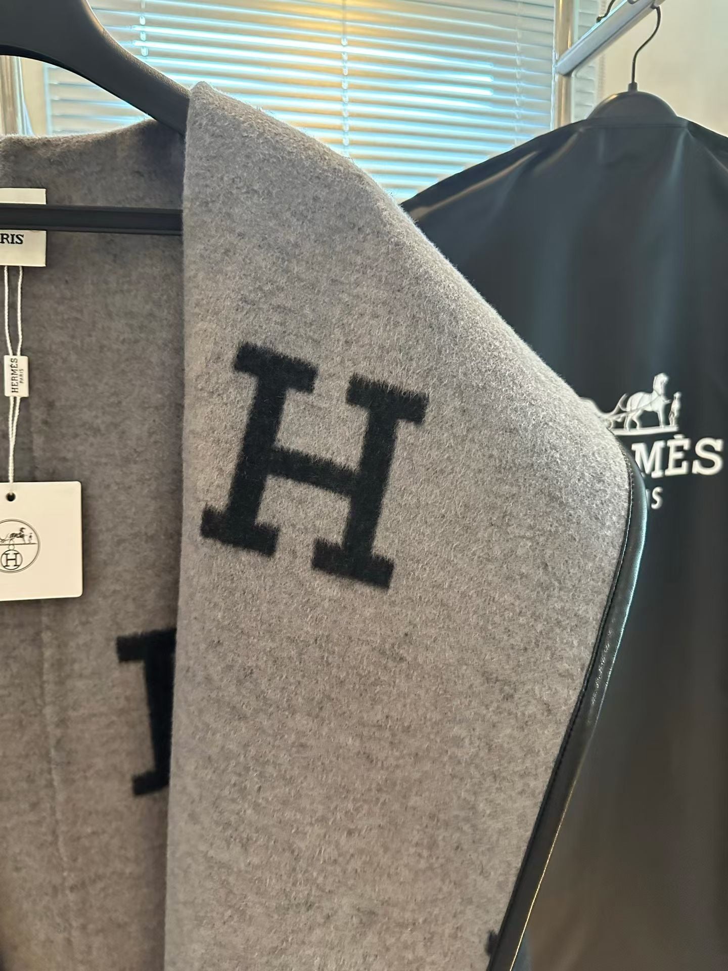 25FW NEW silhouette hooded cashmere coat