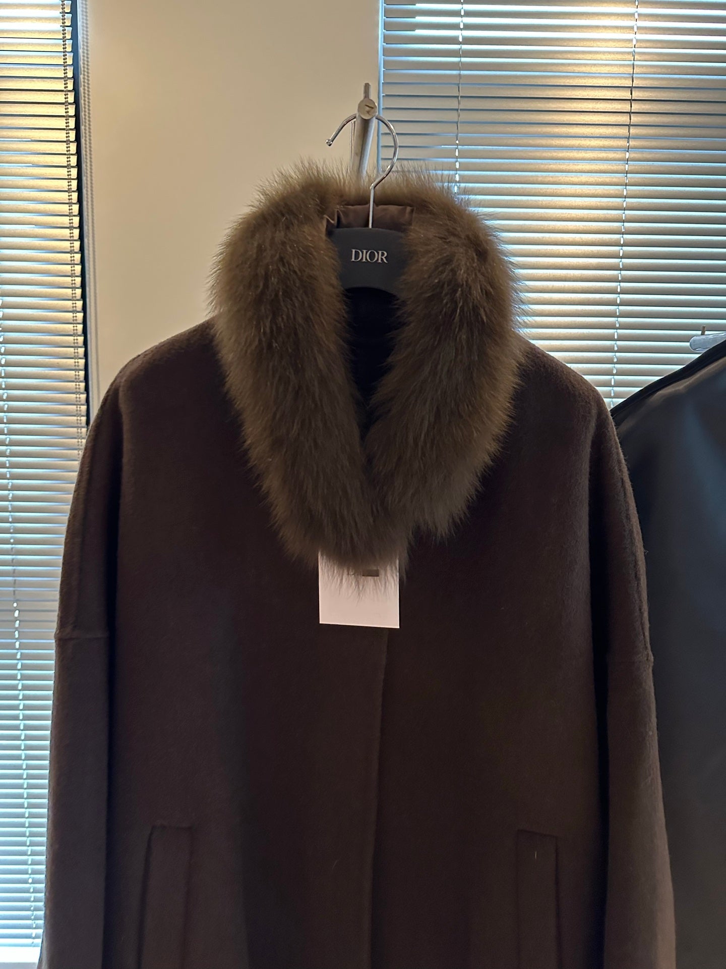 25FW NEW double-sided wool cape paired with Finnish snow fox scarf and cashmere coat