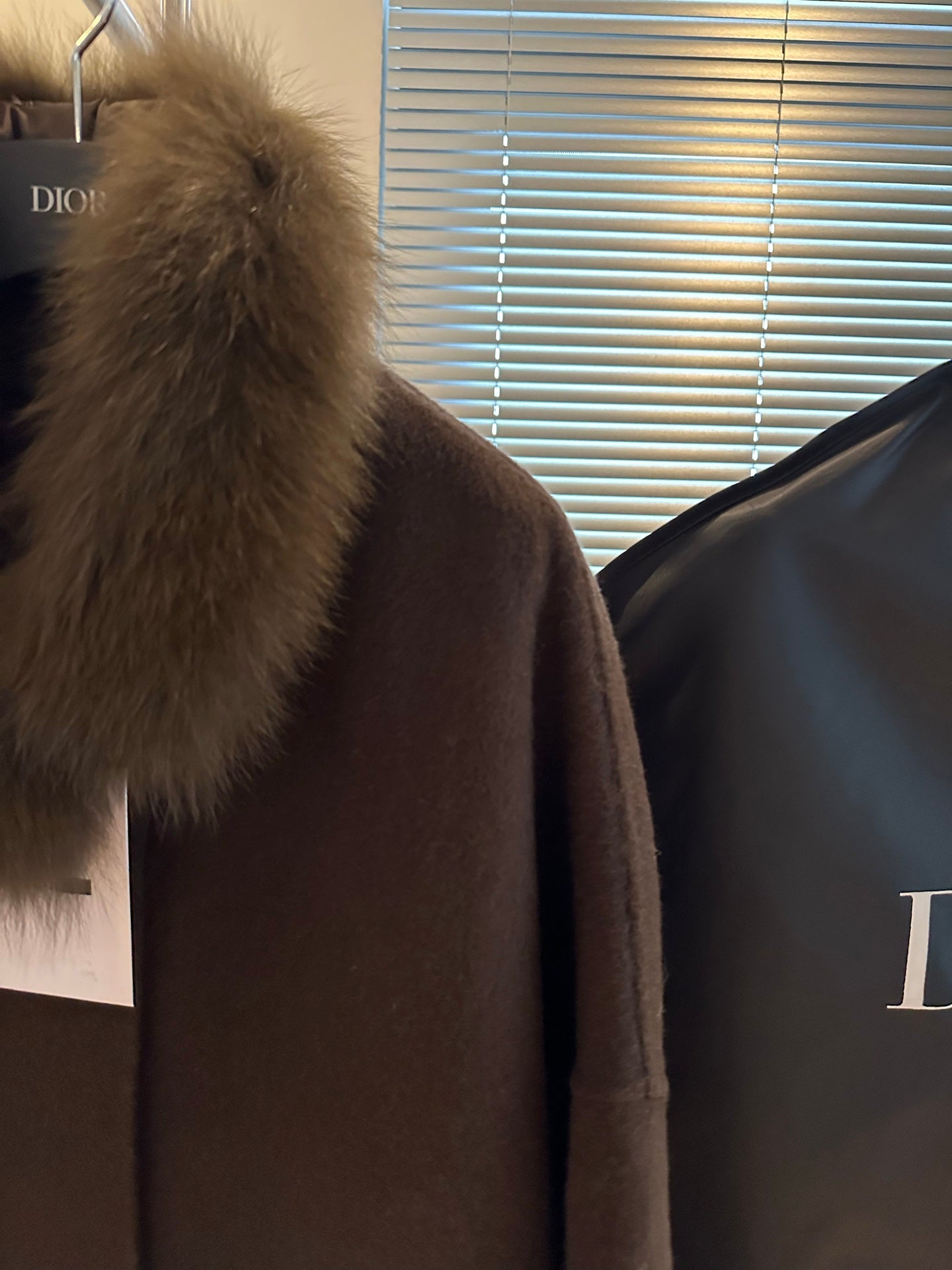 25FW NEW double-sided wool cape paired with Finnish snow fox scarf and cashmere coat