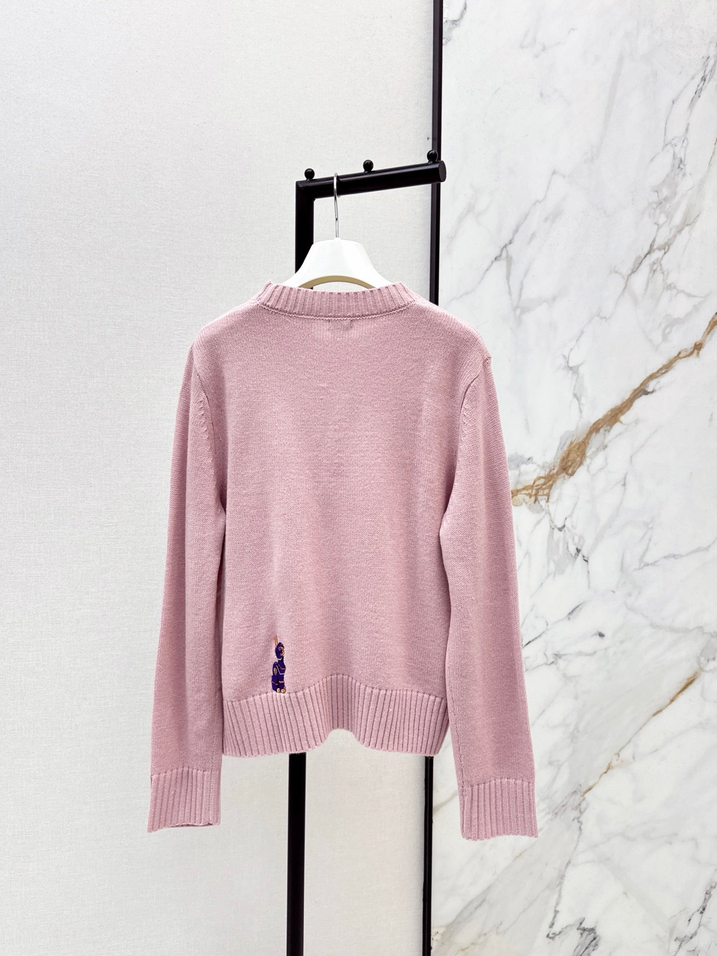 25FW  embroidery sweater