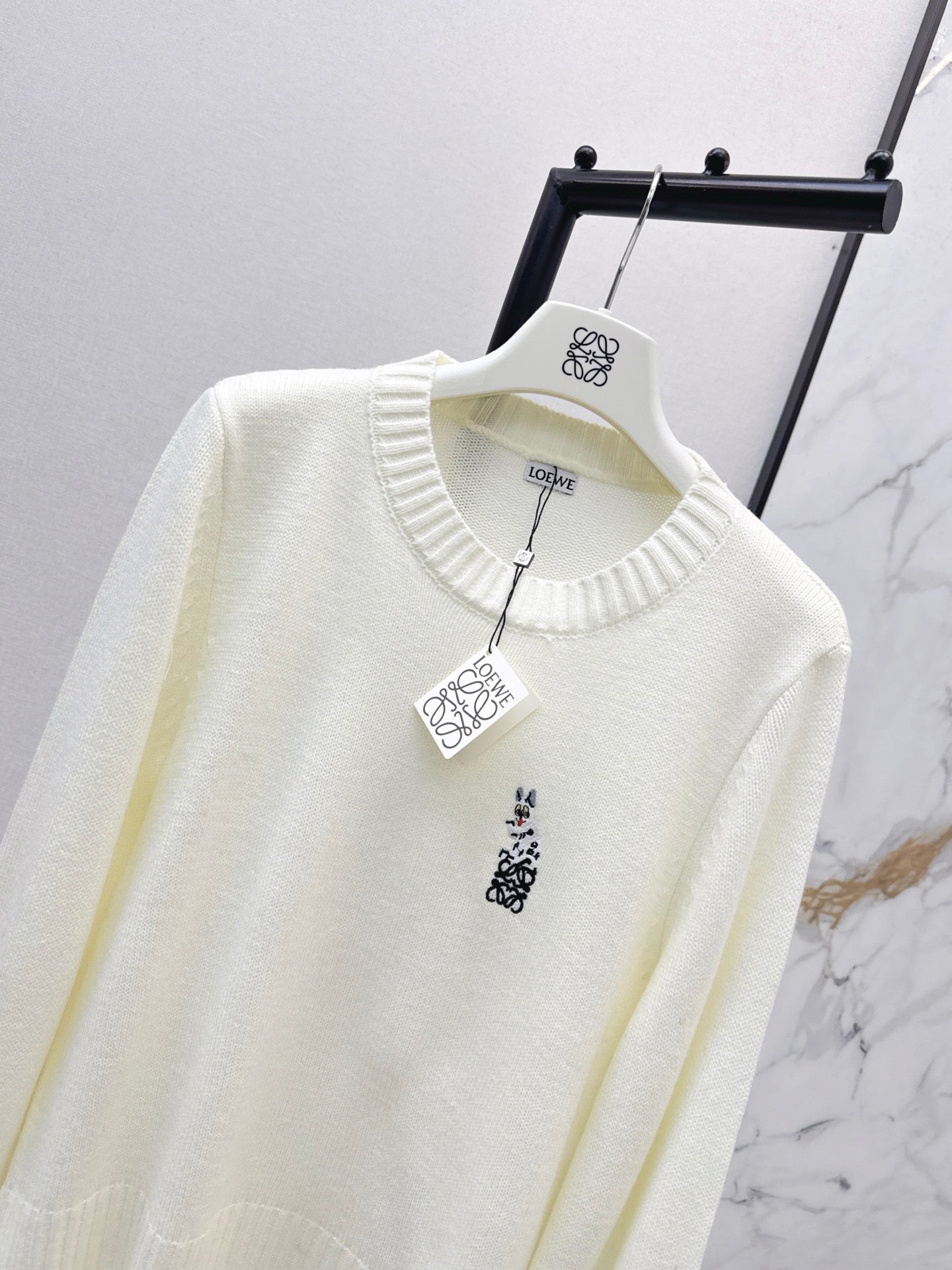 25FW  embroidery sweater