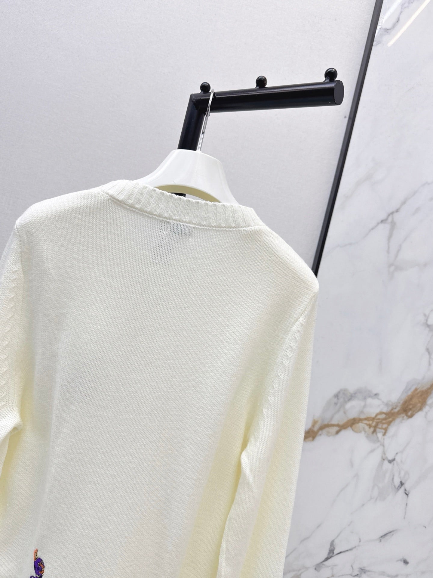 25FW  embroidery sweater