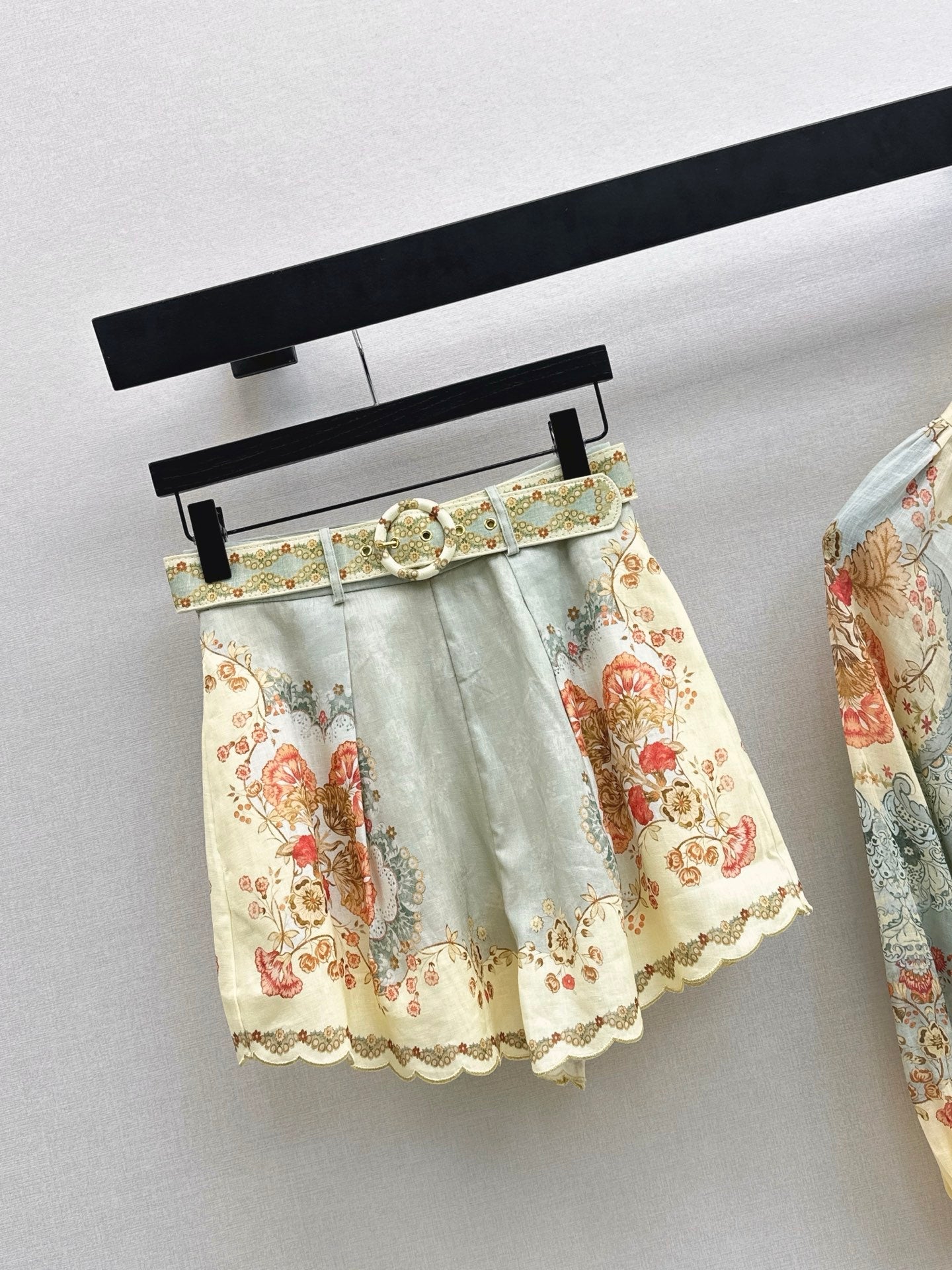 26SS  flower print belted short