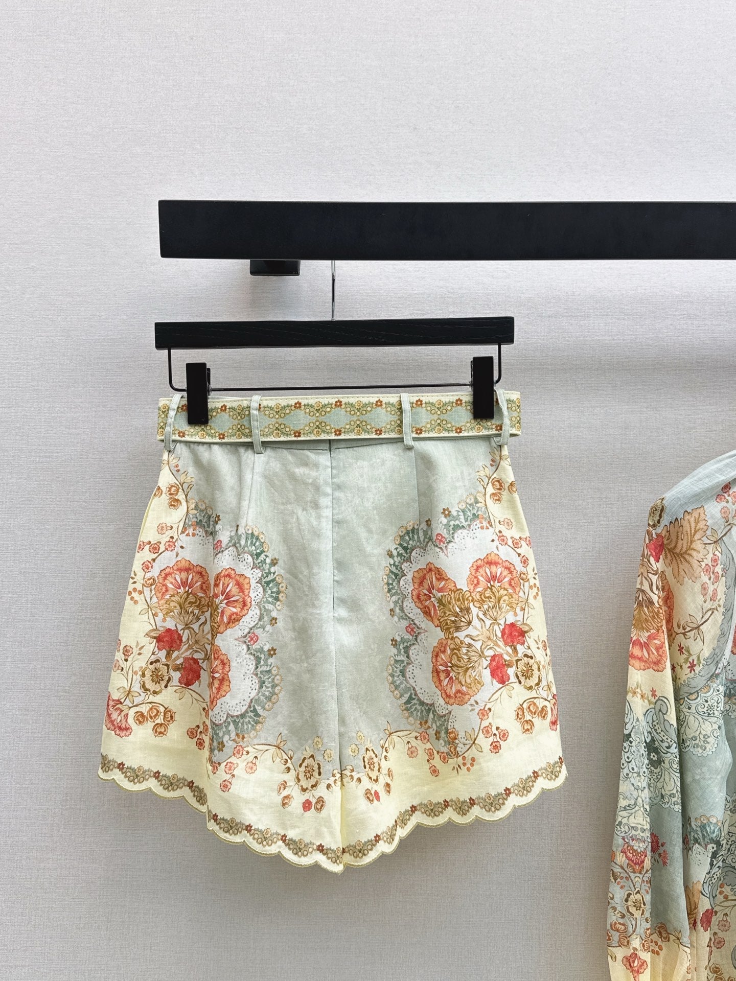 26SS  flower print belted short