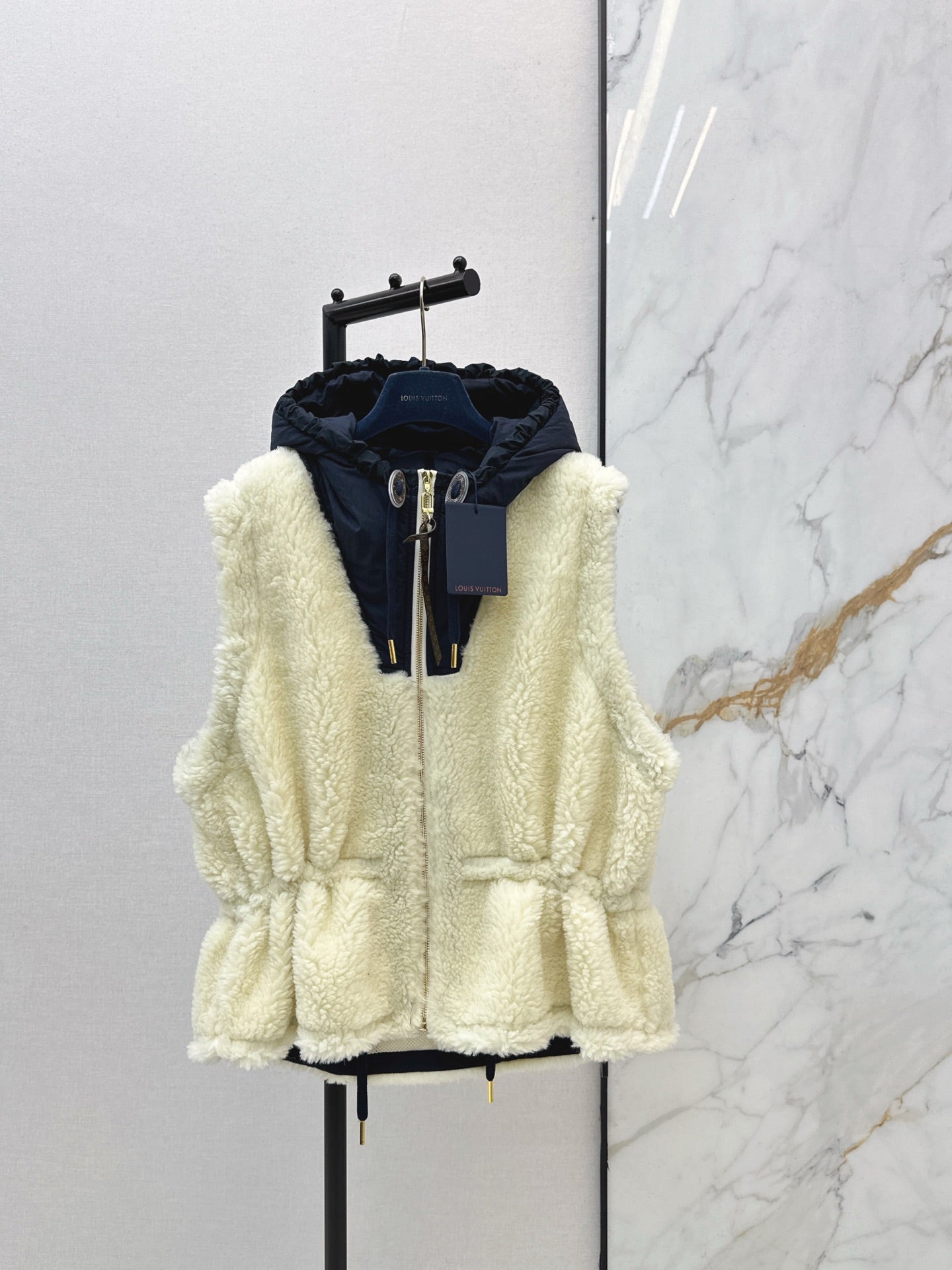 25FW fleece hooded vest