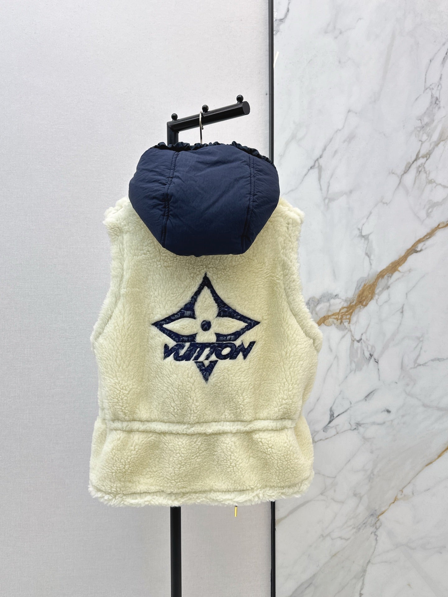 25FW fleece hooded vest