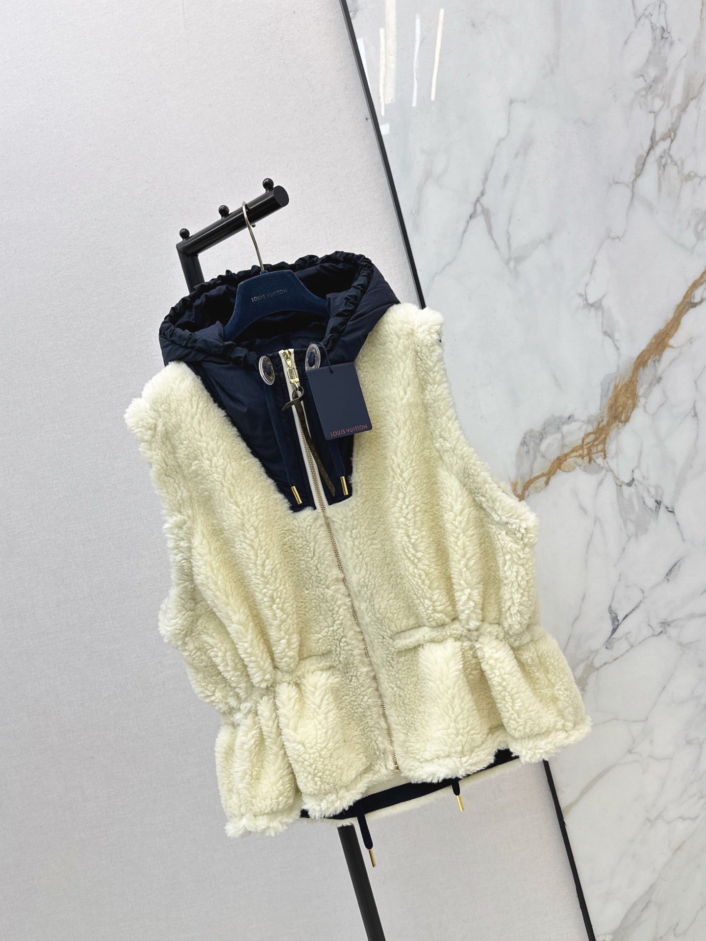 25FW fleece hooded vest