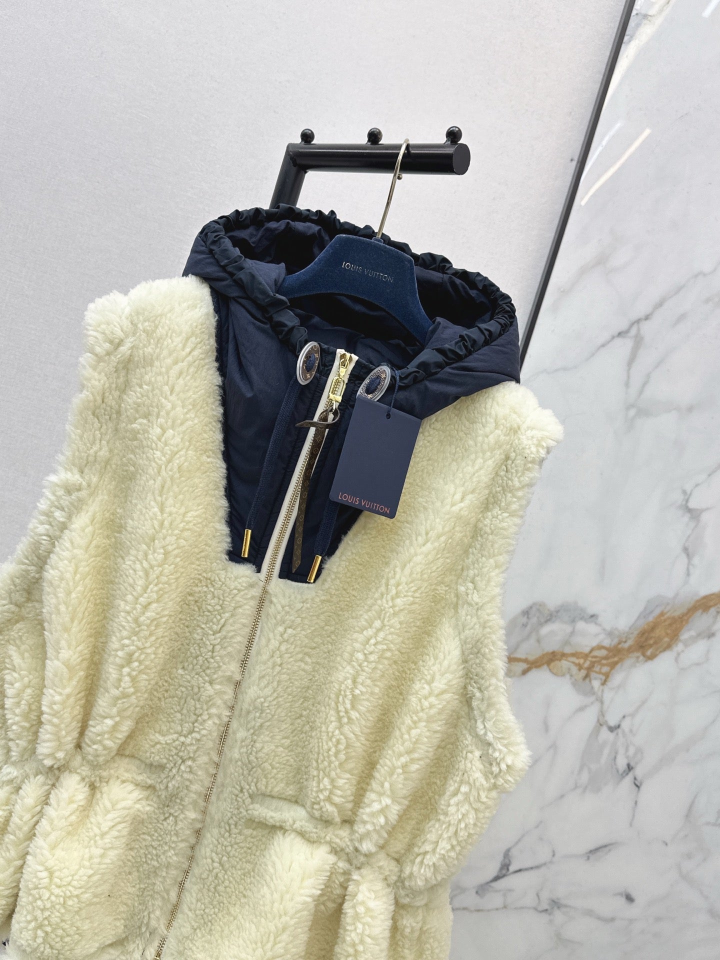 25FW fleece hooded vest