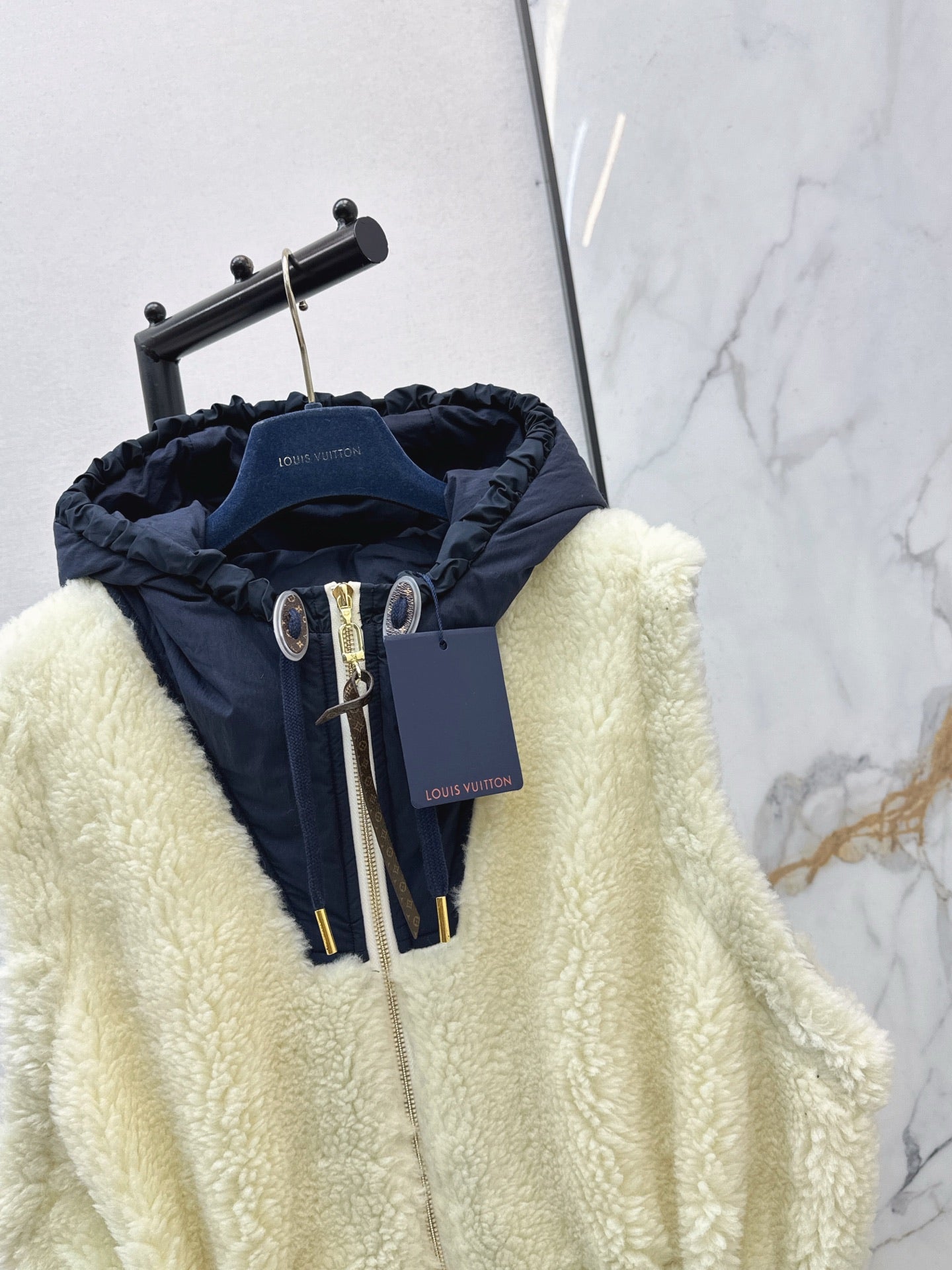 25FW fleece hooded vest