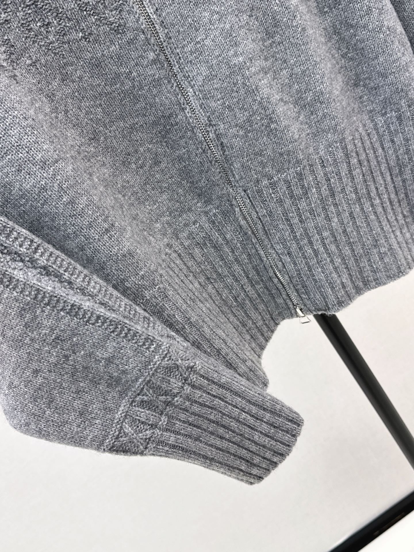 26SS  zipper sweater