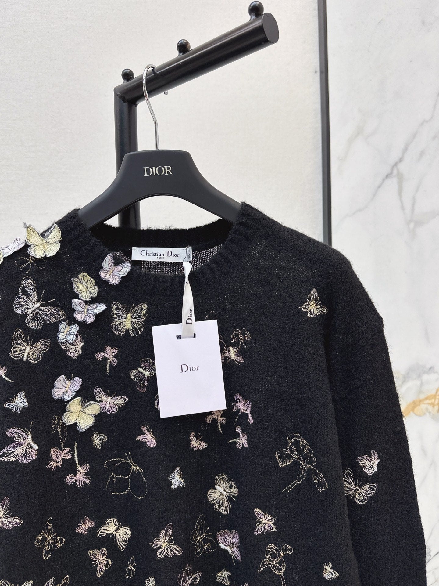 Strickwaren mit 26SS-Stickerei