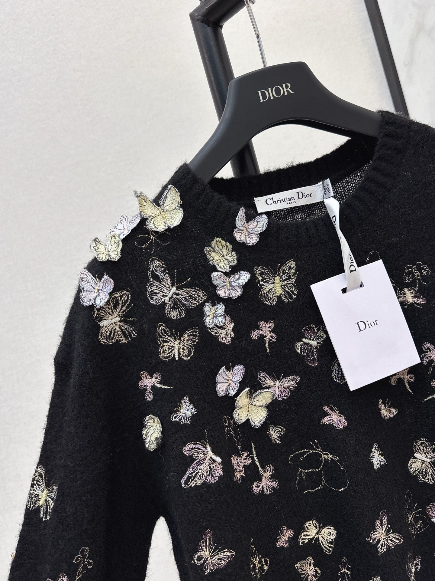 Strickwaren mit 26SS-Stickerei