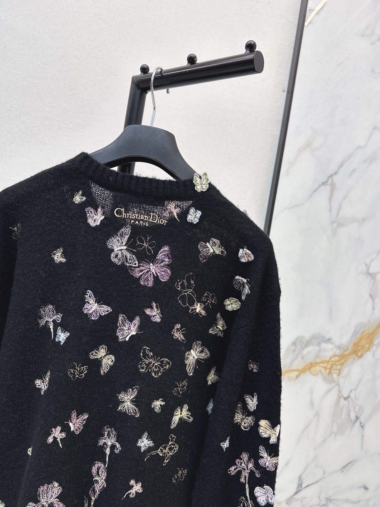 Strickwaren mit 26SS-Stickerei
