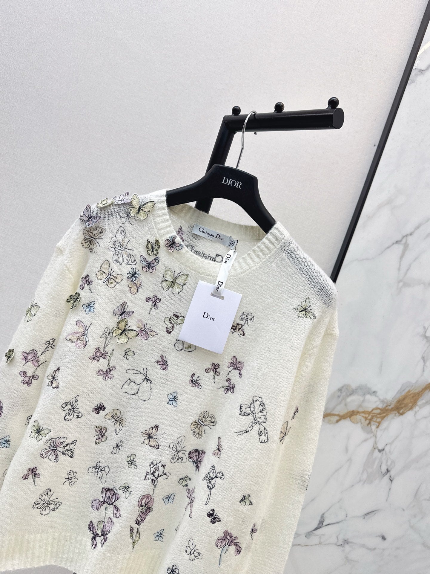 Strickwaren mit 26SS-Stickerei