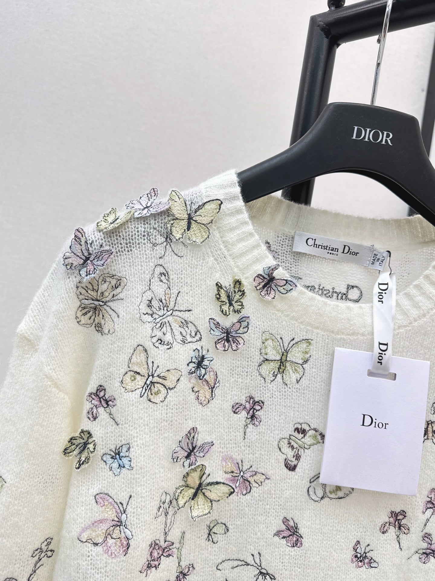 Strickwaren mit 26SS-Stickerei