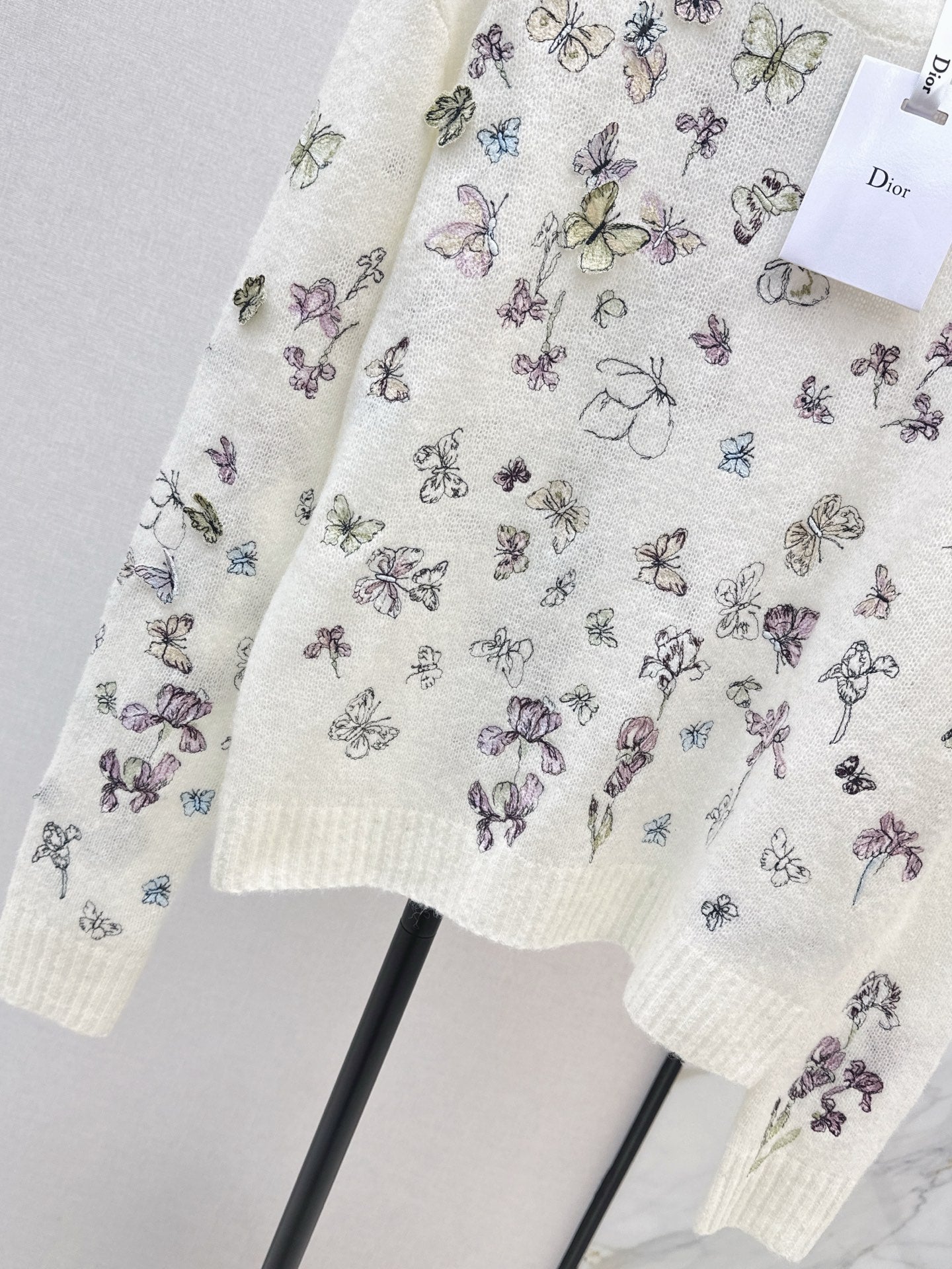 Strickwaren mit 26SS-Stickerei