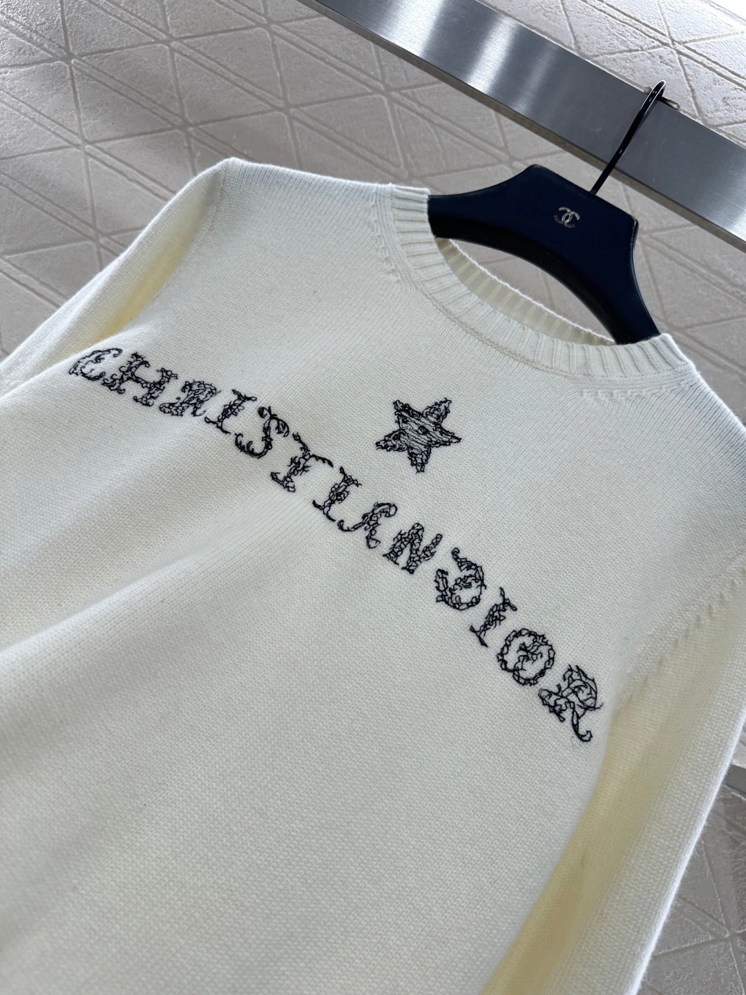 25FW embroidery sweater