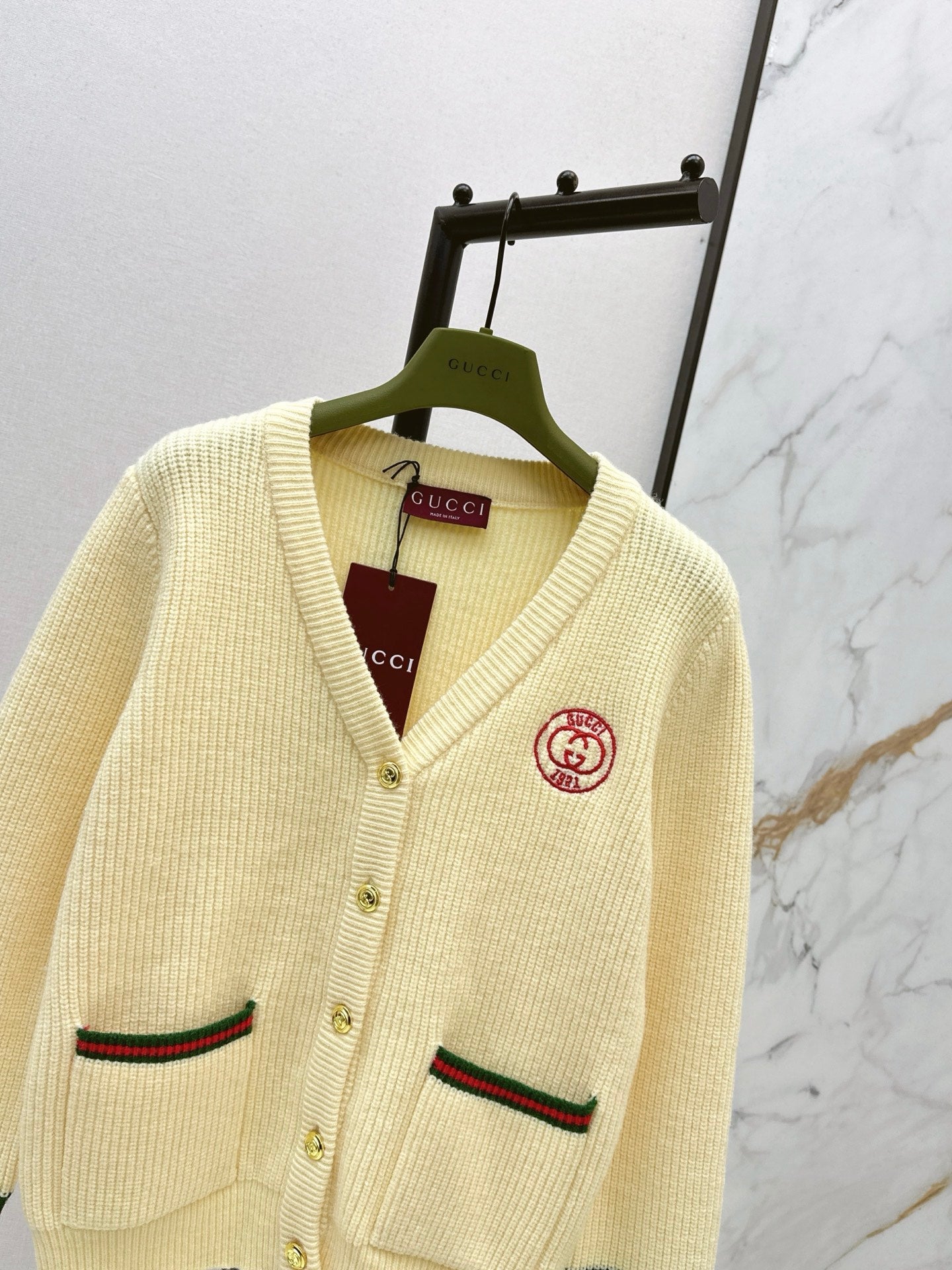 26SS NEU Klassischer Logo-Muster V-Ausschnitt Cardigan