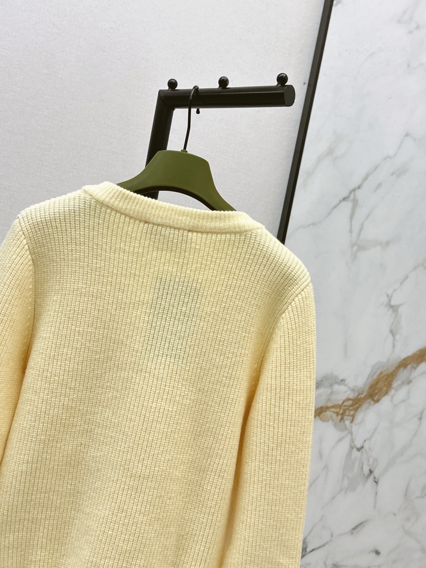 26SS NEU Klassischer Logo-Muster V-Ausschnitt Cardigan