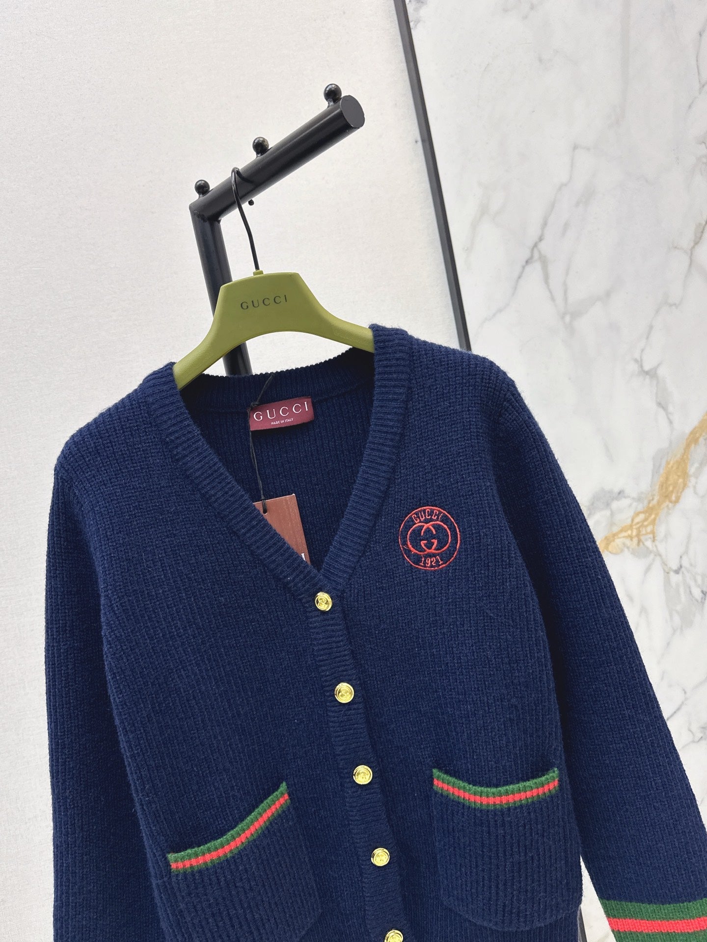 26SS NEU Klassischer Logo-Muster V-Ausschnitt Cardigan