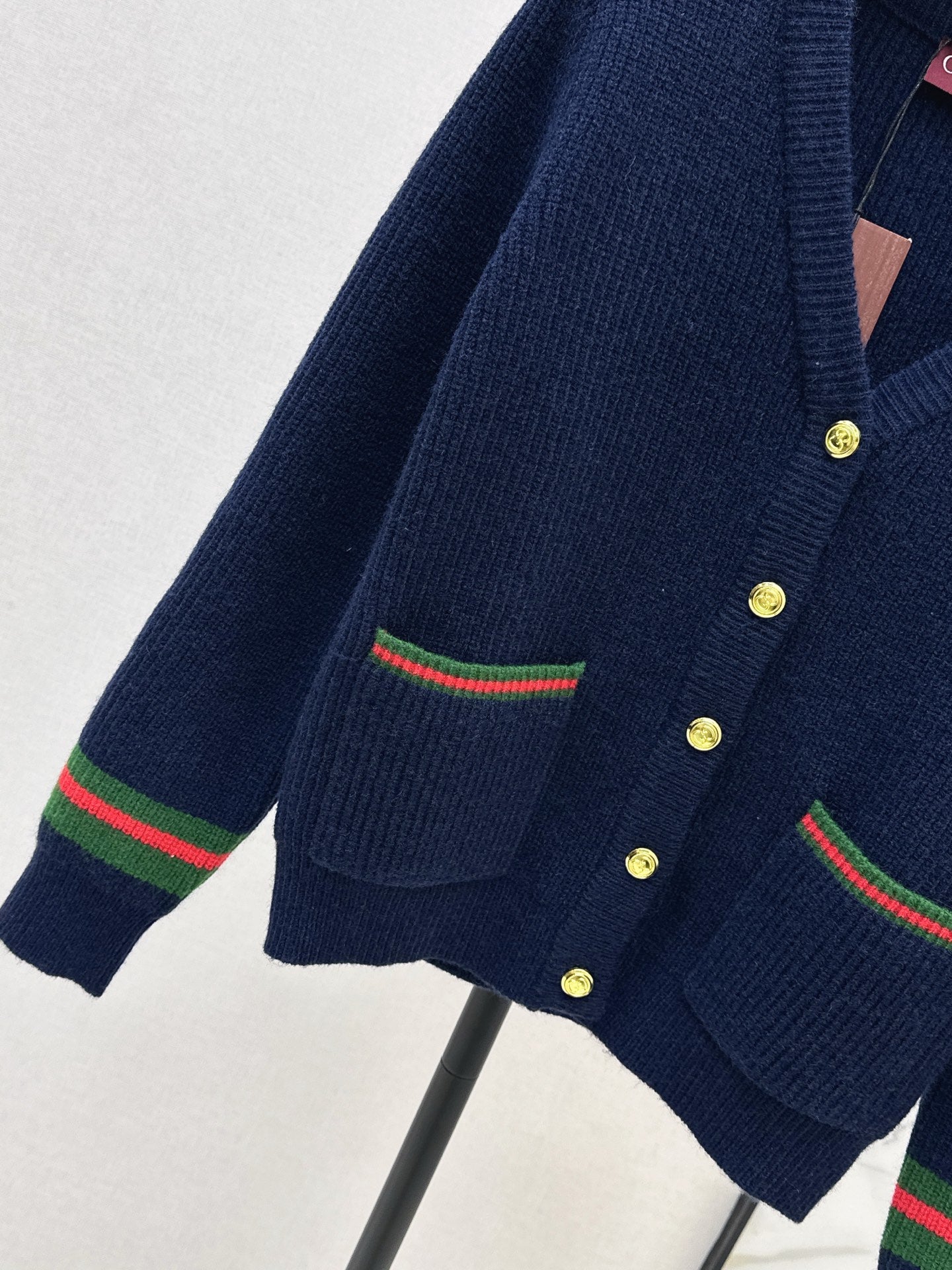 26SS NEU Klassischer Logo-Muster V-Ausschnitt Cardigan