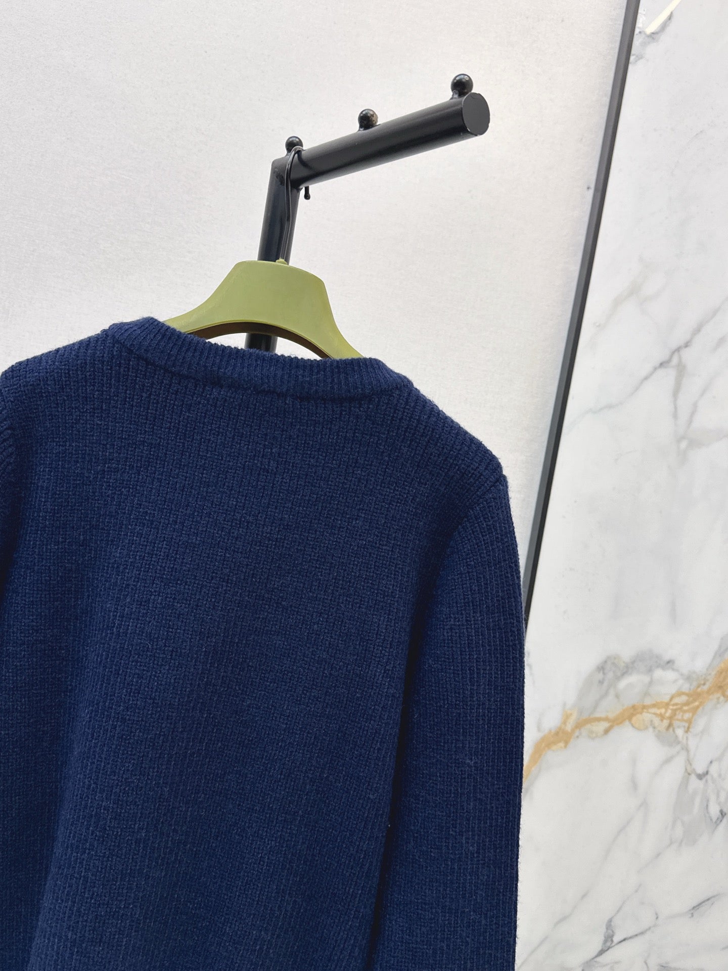 26SS NEU Klassischer Logo-Muster V-Ausschnitt Cardigan