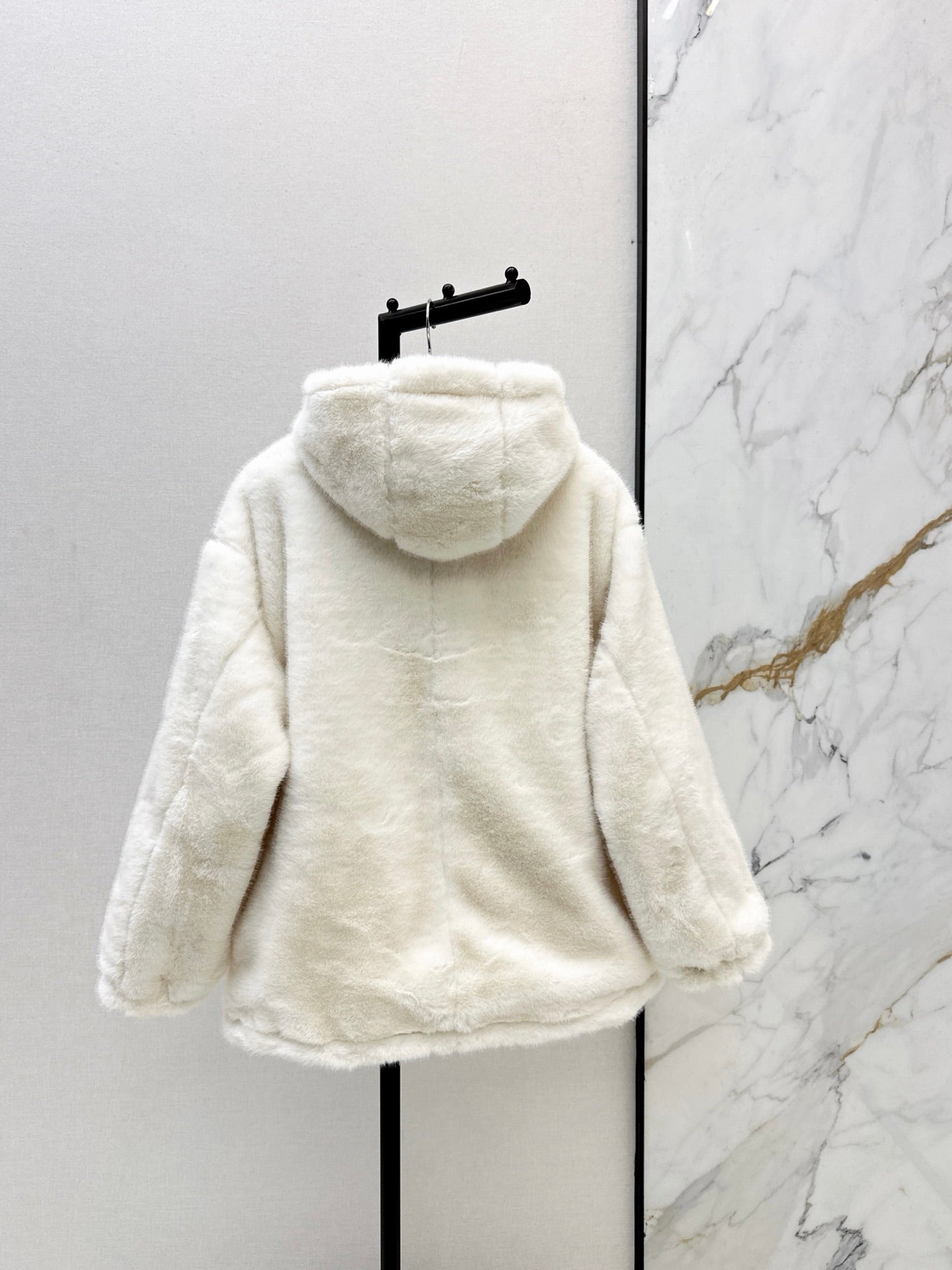 26SS NEUE Wende-Pelzmäntel
