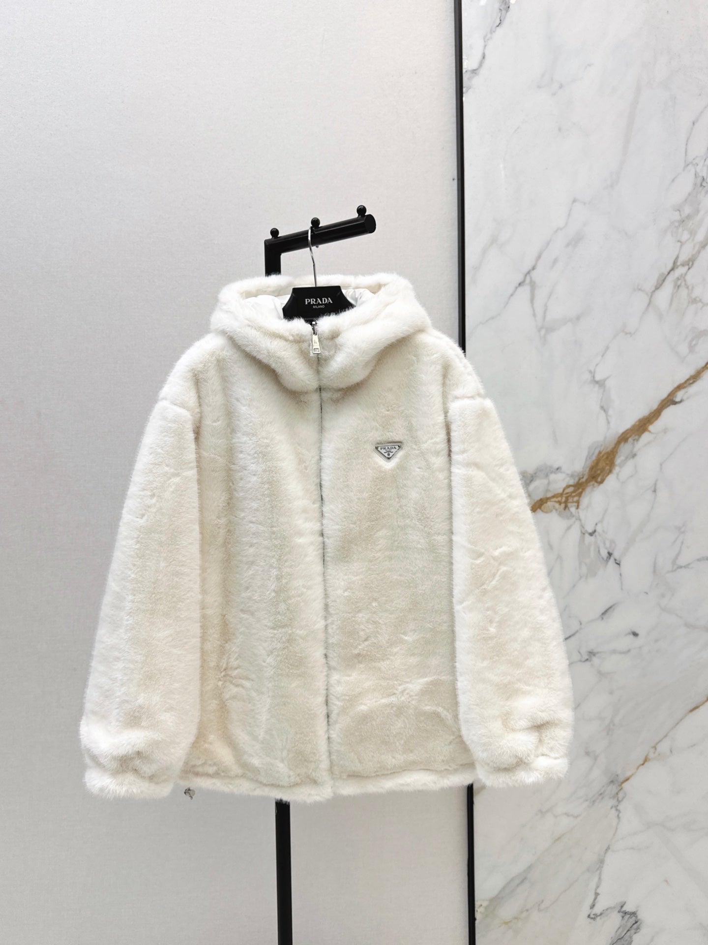 26SS NEUE Wende-Pelzmäntel