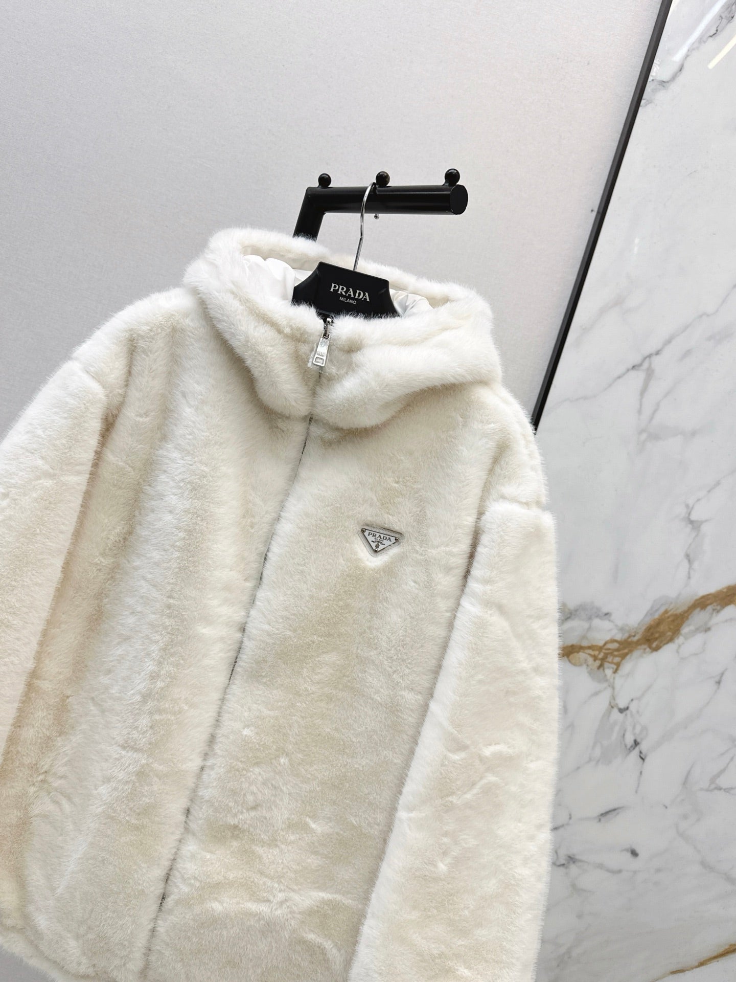 26SS NEUE Wende-Pelzmäntel