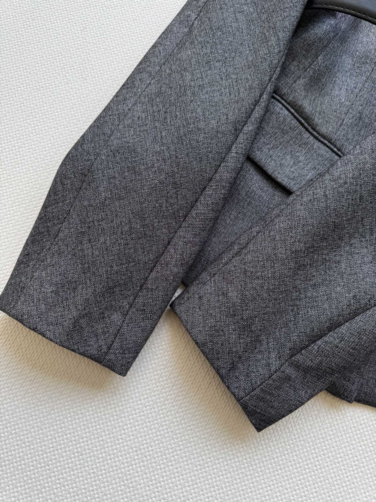 26SS NEUE Jacke mit Gürtel