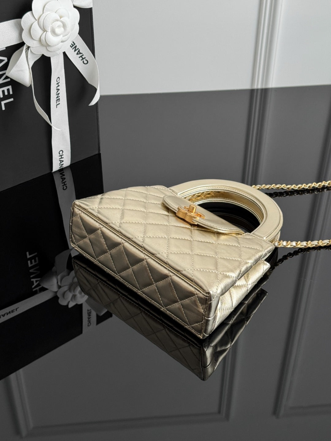 25A kelly bag with chain