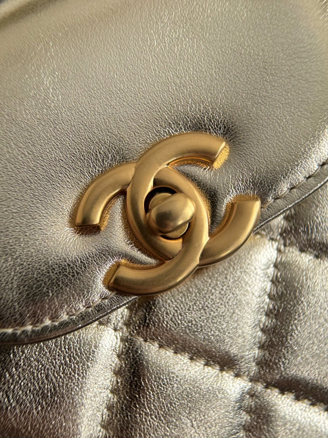 25A kelly bag with chain