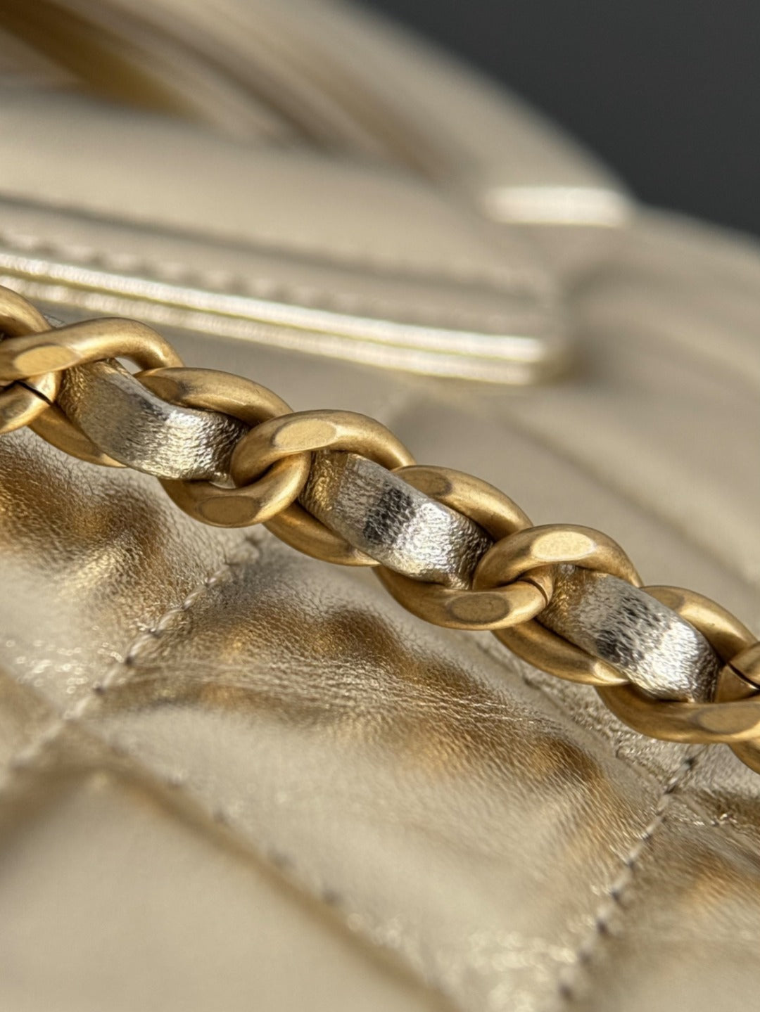 25A kelly bag with chain