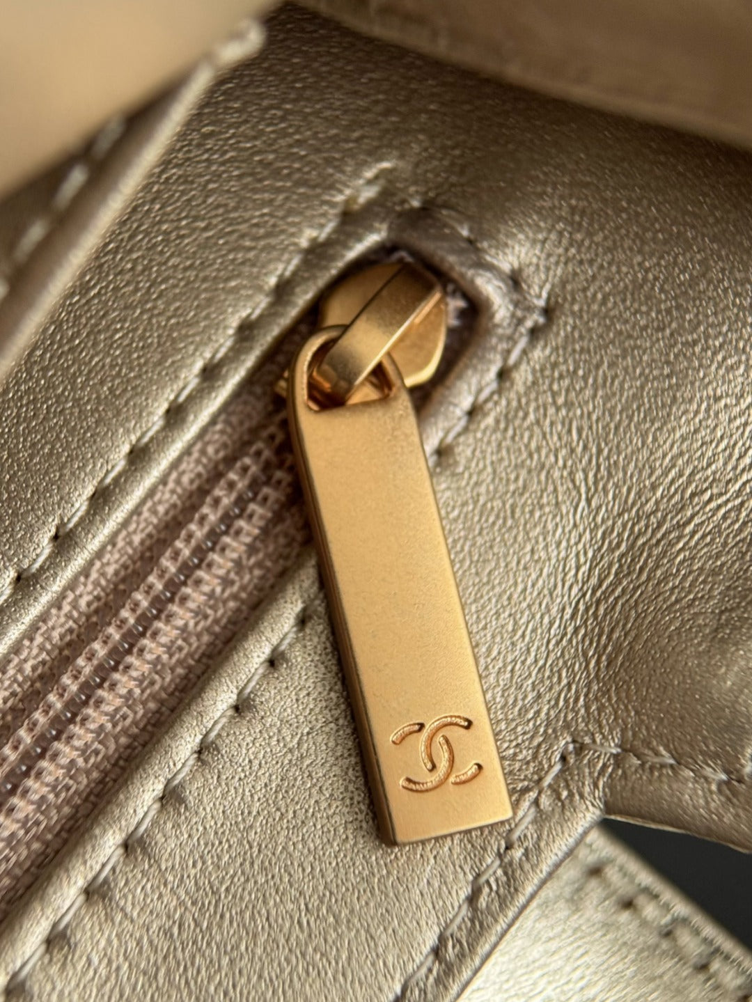 25A kelly bag with chain